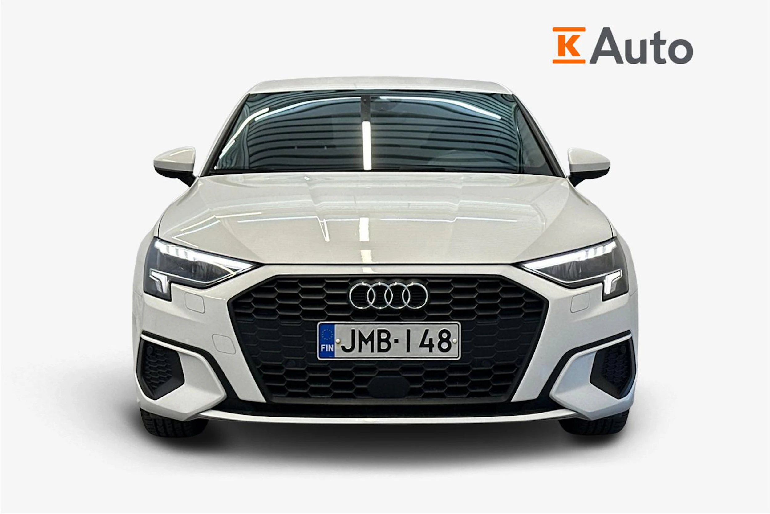 valkoinen Audi A3 2021 kuva 4.