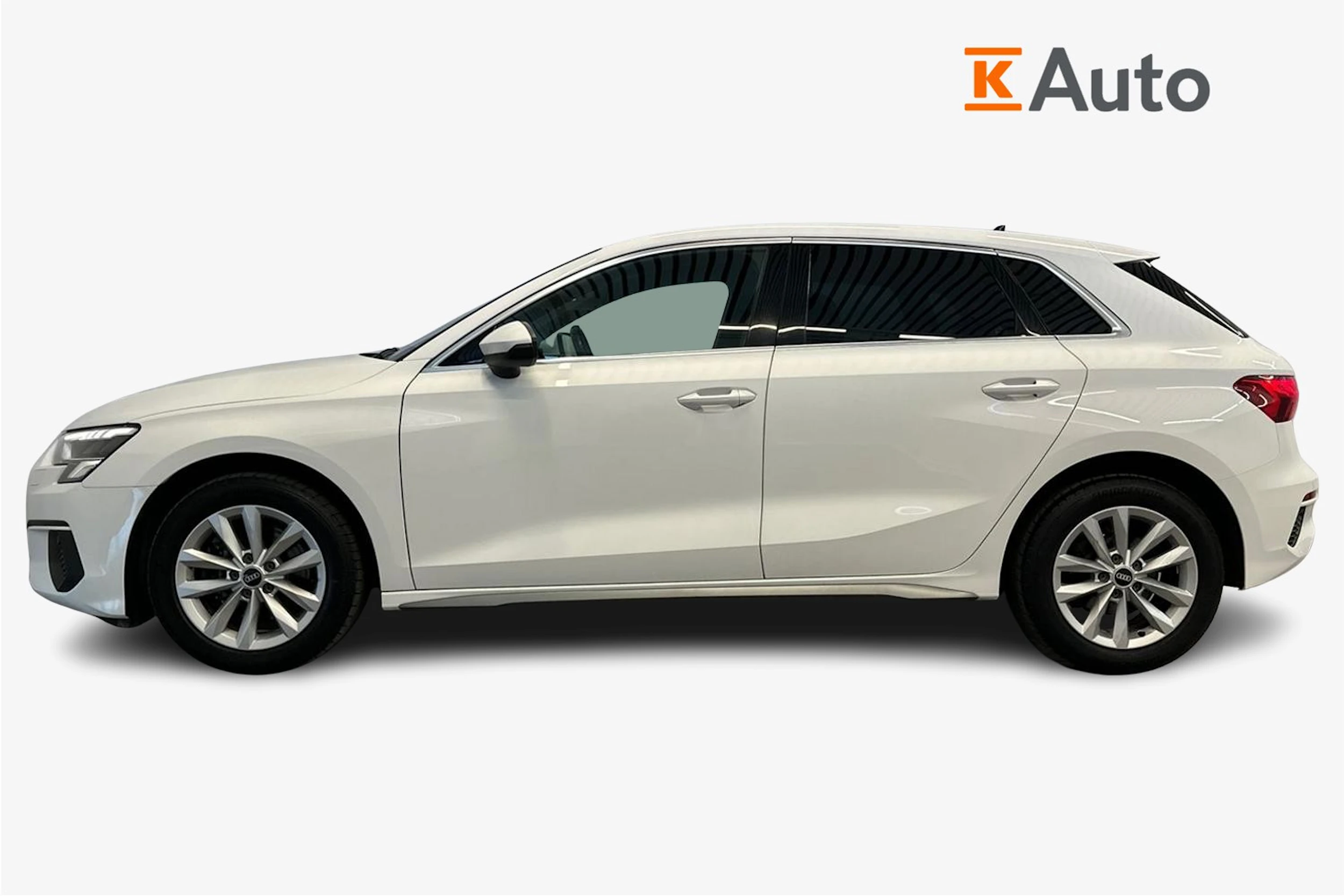 valkoinen Audi A3 2021 kuva 5.