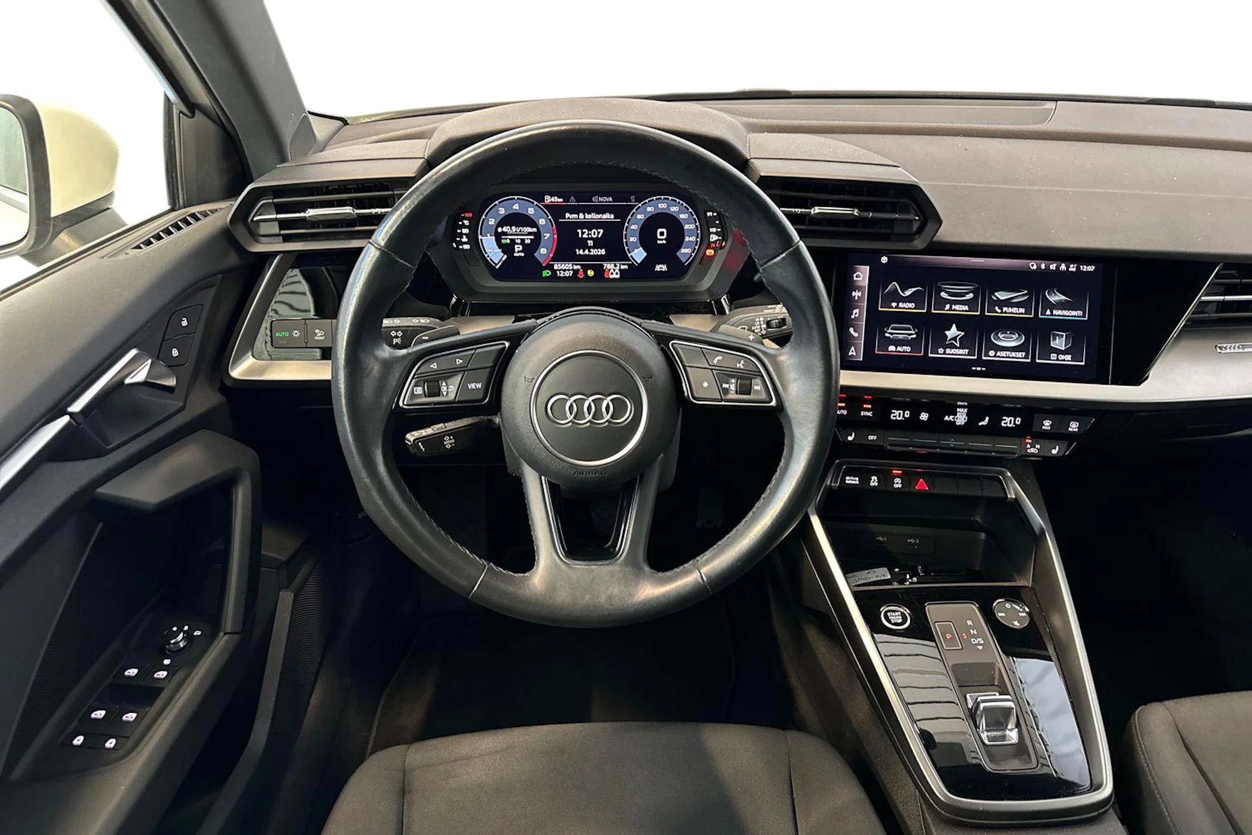 valkoinen Audi A3 2021 kuva 7.