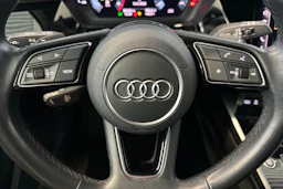 valkoinen Audi A3 2021 kuva 14.