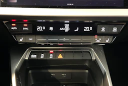 valkoinen Audi A3 2021 kuva 17.