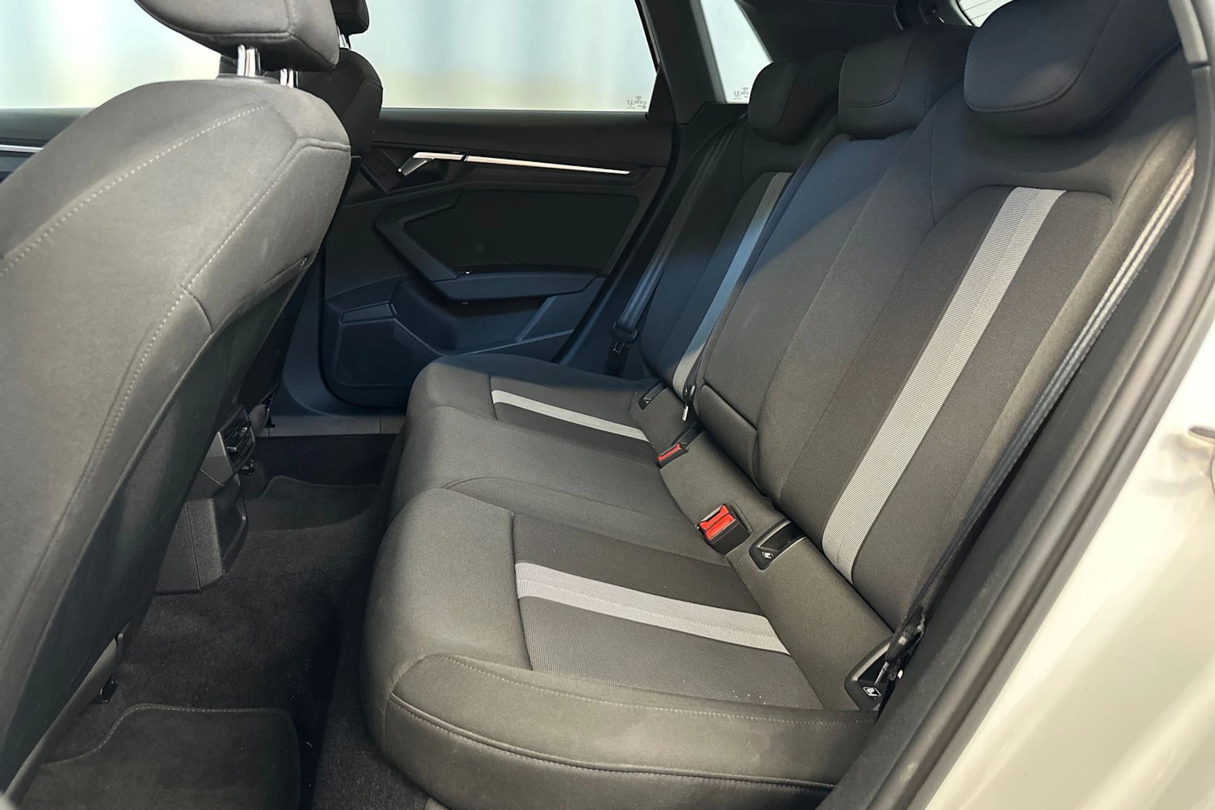valkoinen Audi A3 2021 kuva 24.