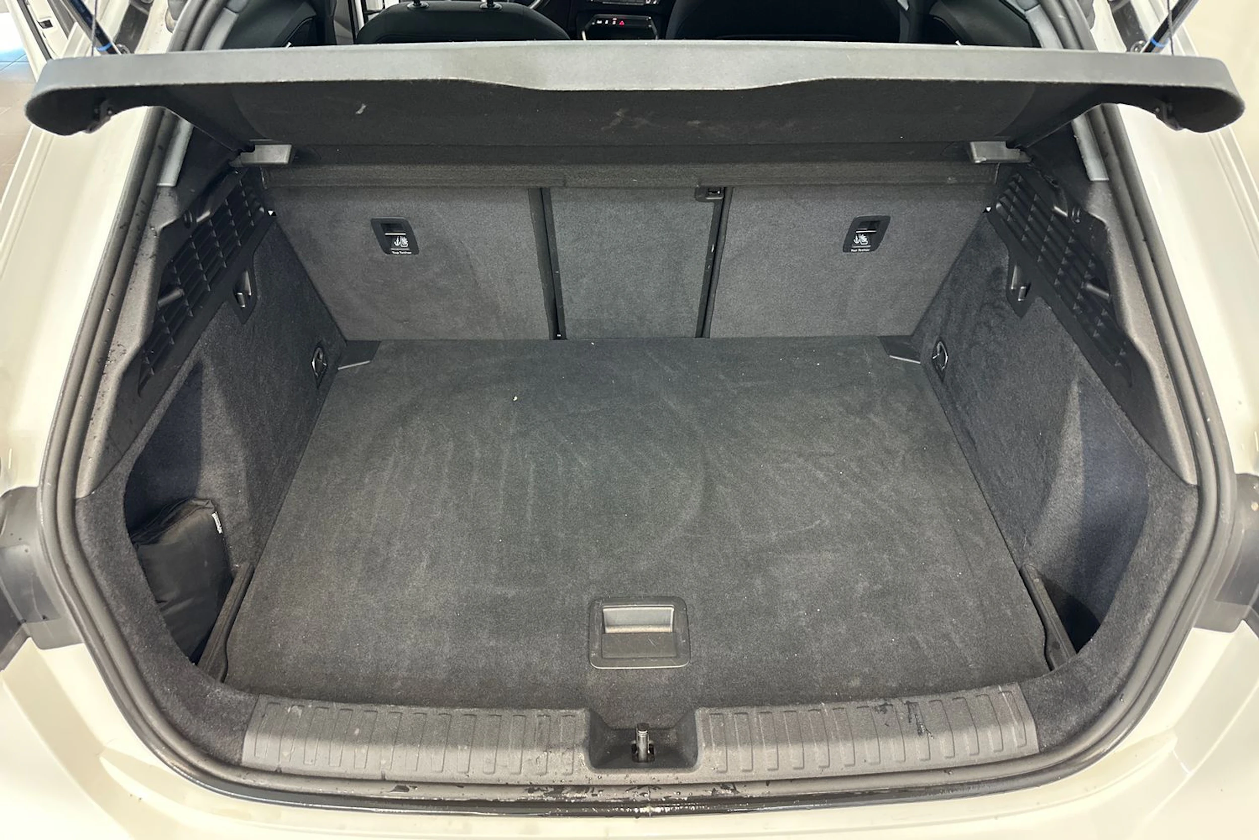 valkoinen Audi A3 2021 kuva 25.
