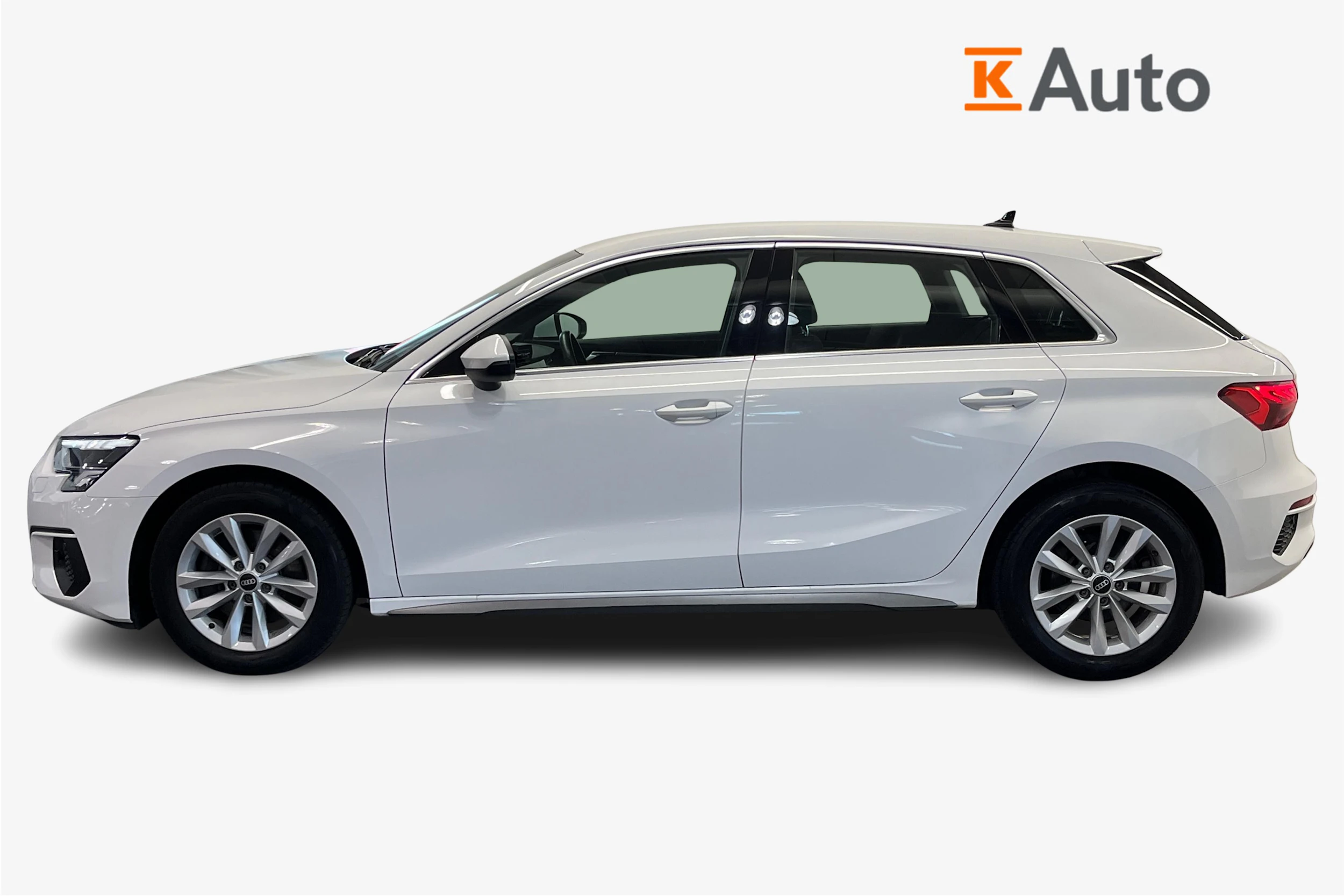valkoinen Audi A3 2021 kuva 5.