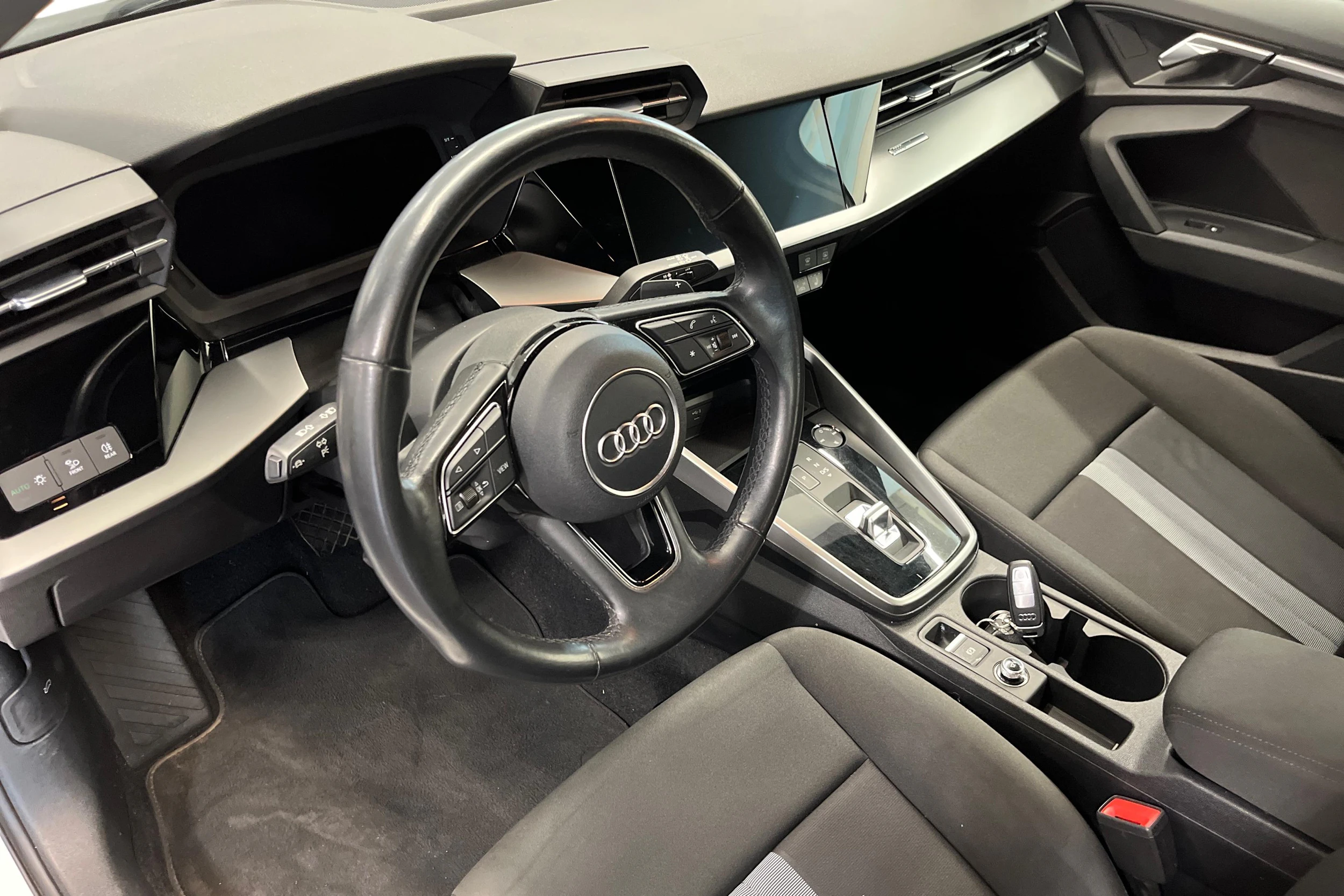 valkoinen Audi A3 2021 kuva 6.