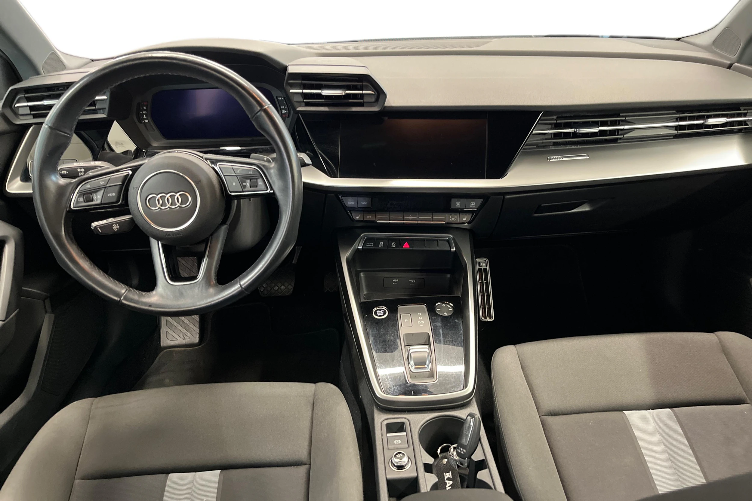 valkoinen Audi A3 2021 kuva 7.