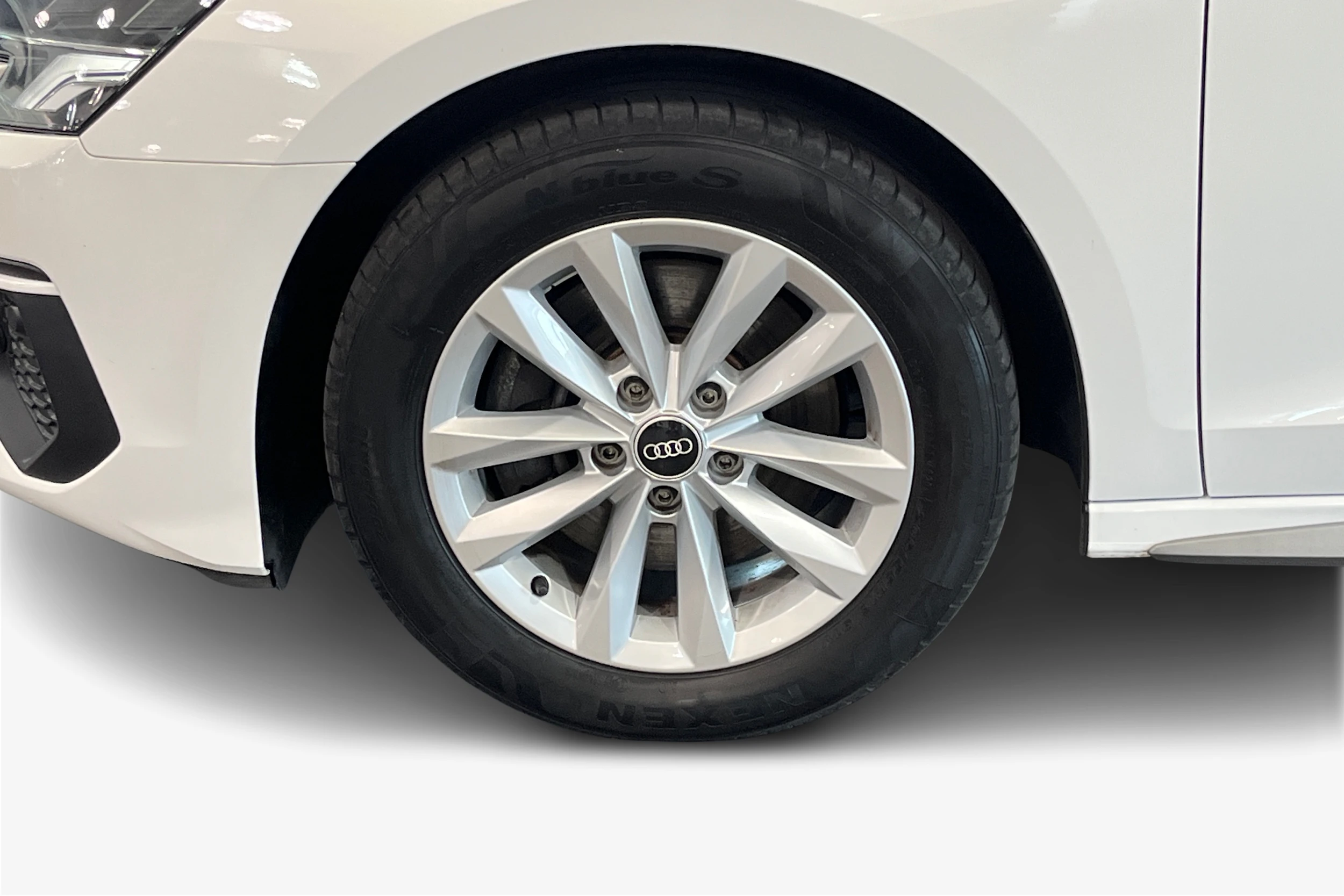 valkoinen Audi A3 2021 kuva 9.