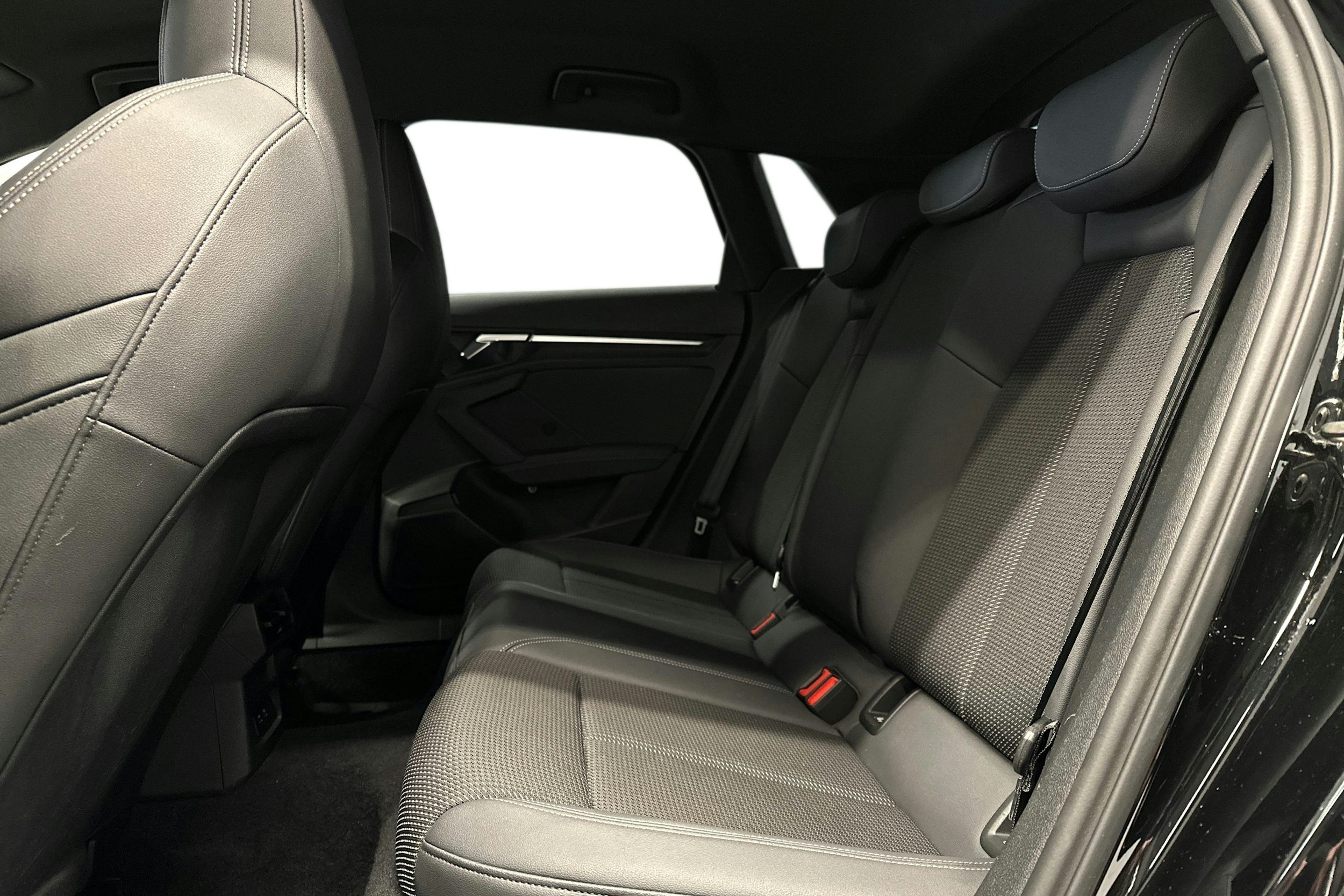 musta Audi A3 2021 kuva 10.