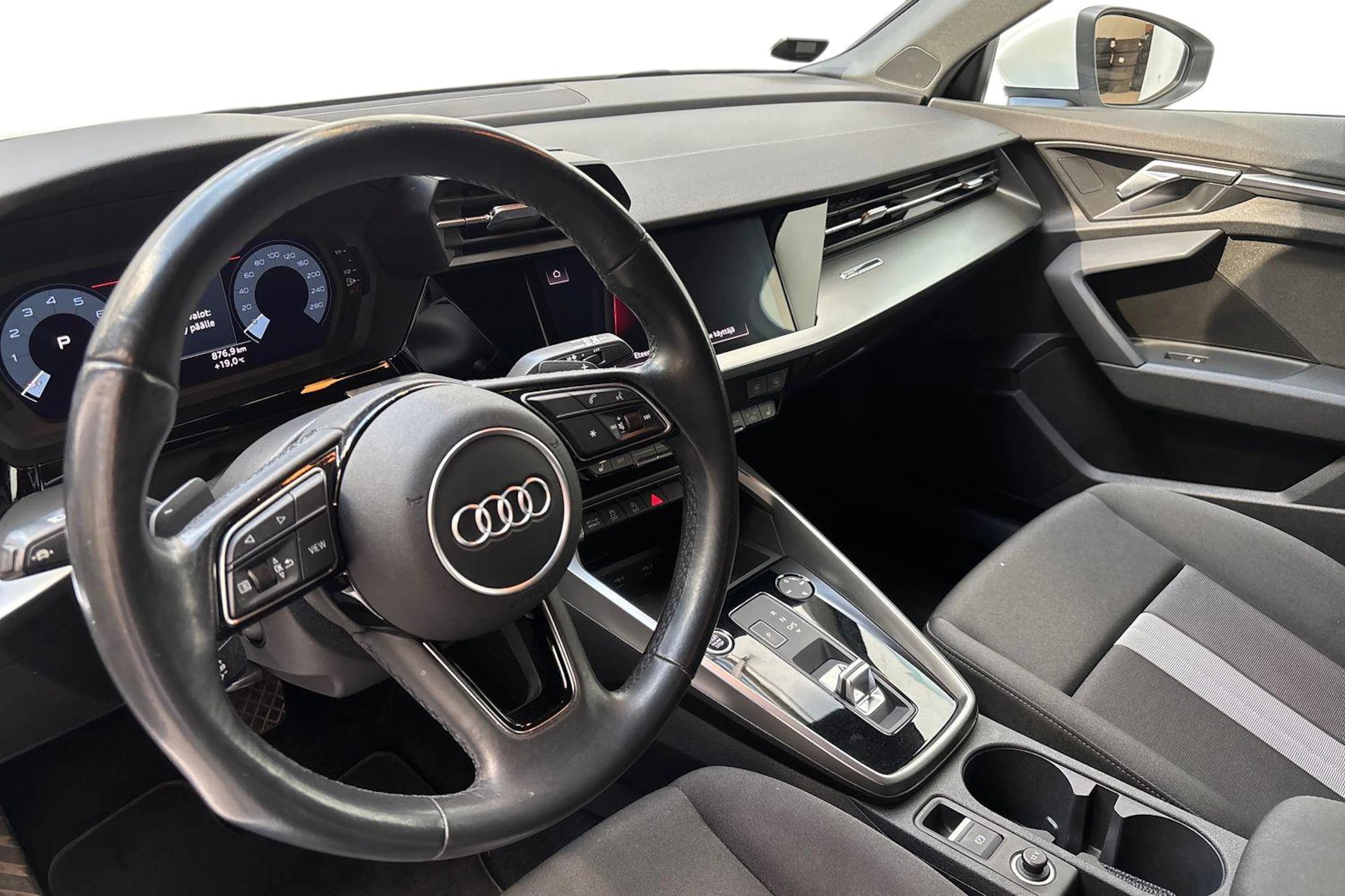 valkoinen Audi A3 2021 kuva 6.
