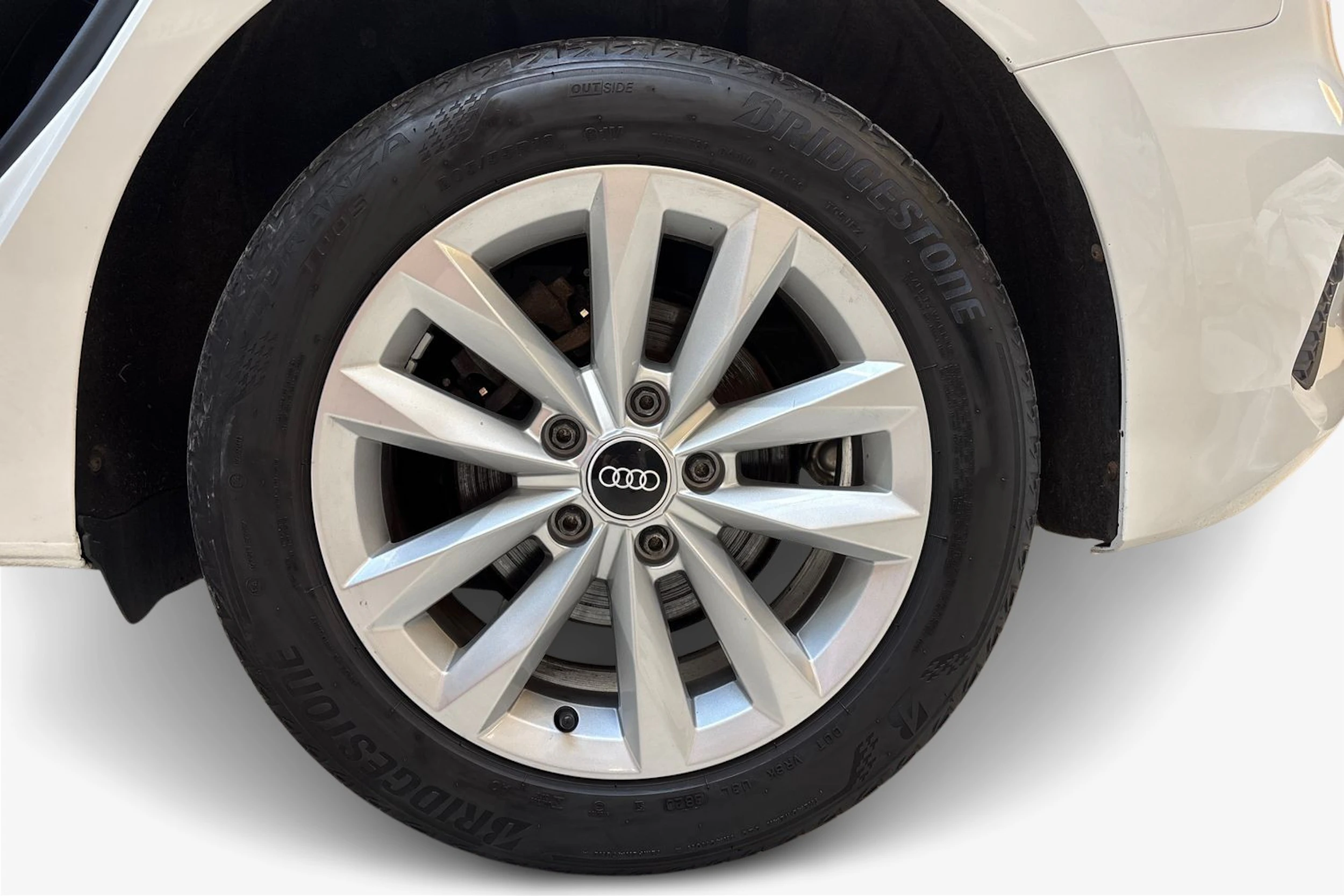 valkoinen Audi A3 2021 kuva 9.