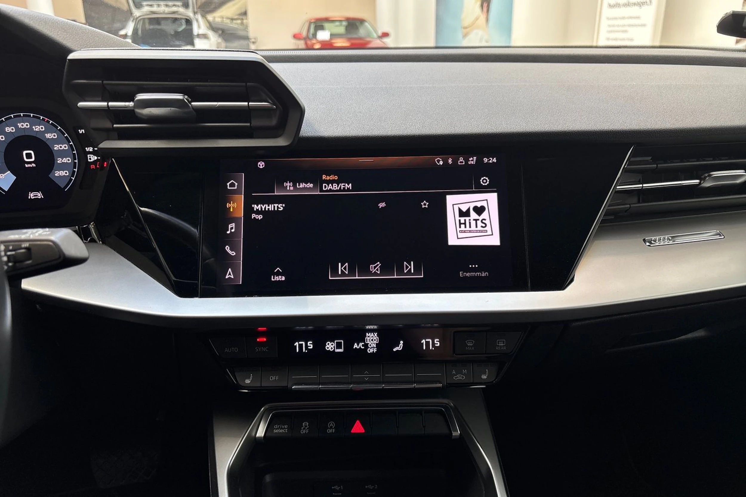 valkoinen Audi A3 2021 kuva 20.