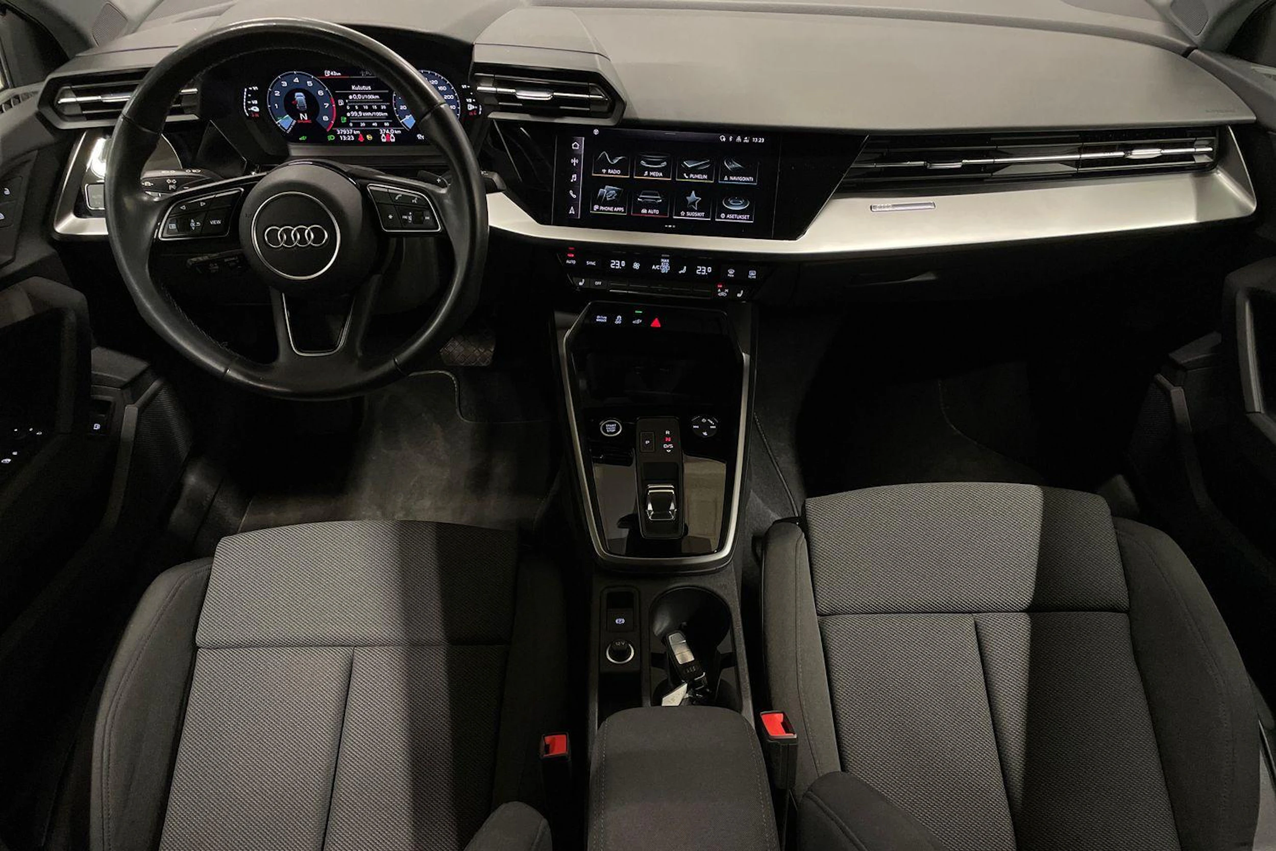 Valkoinen Audi A3 2021 kuva 7.