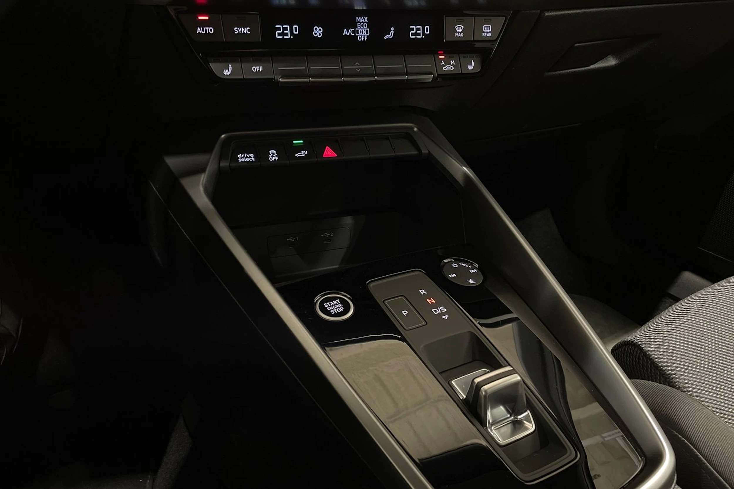 Valkoinen Audi A3 2021 kuva 18.