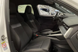 Valkoinen Audi A3 2021 kuva 24.