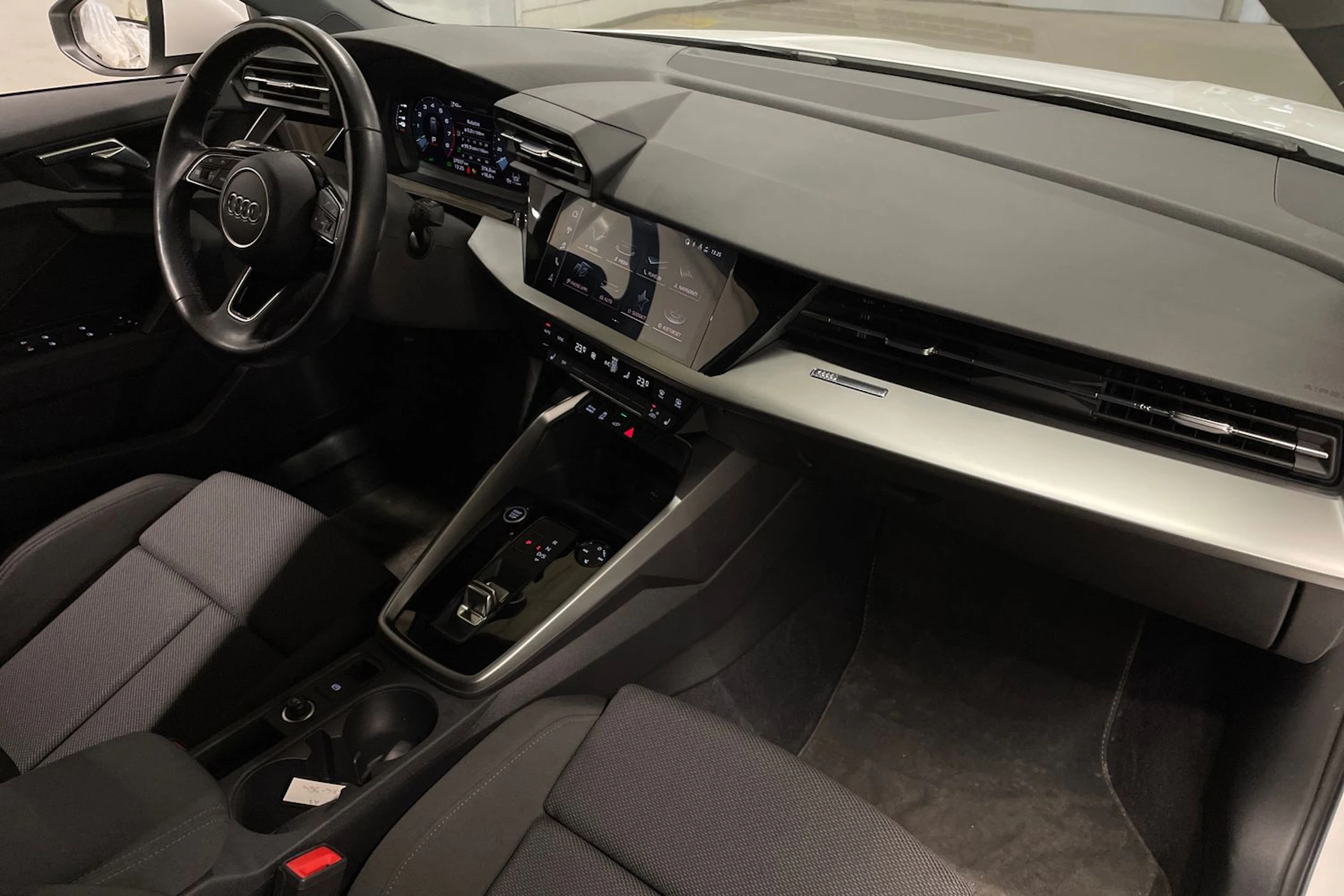 Valkoinen Audi A3 2021 kuva 25.