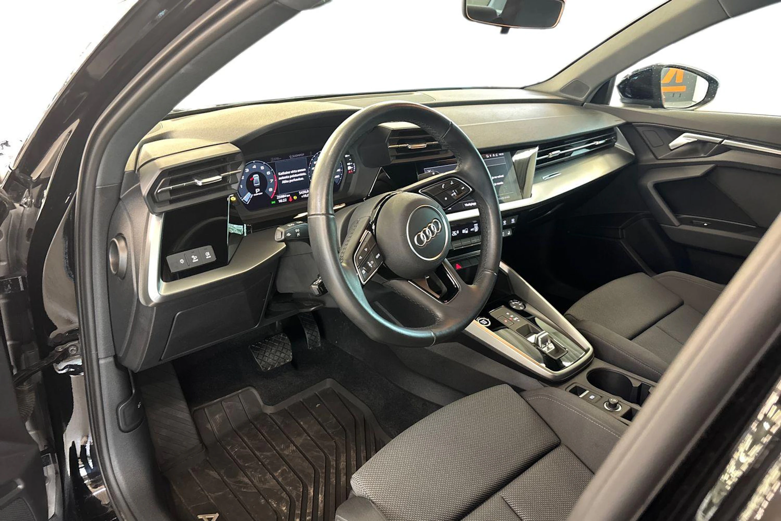 musta Audi A3 2021 kuva 6.