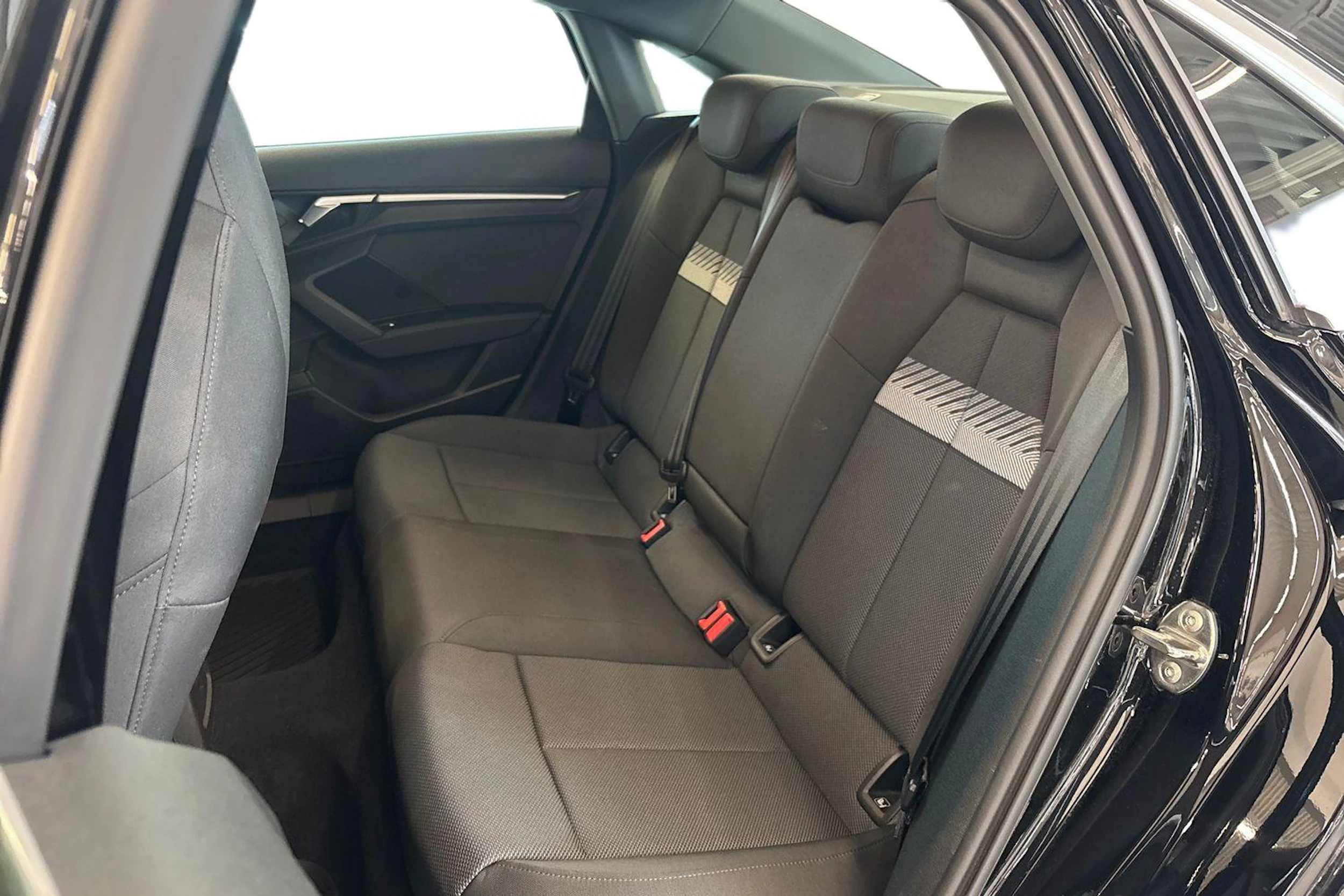 musta Audi A3 2021 kuva 8.