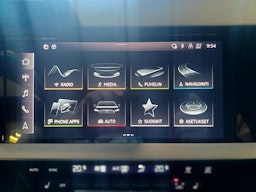 Valkoinen Audi A3 2021 kuva 6.
