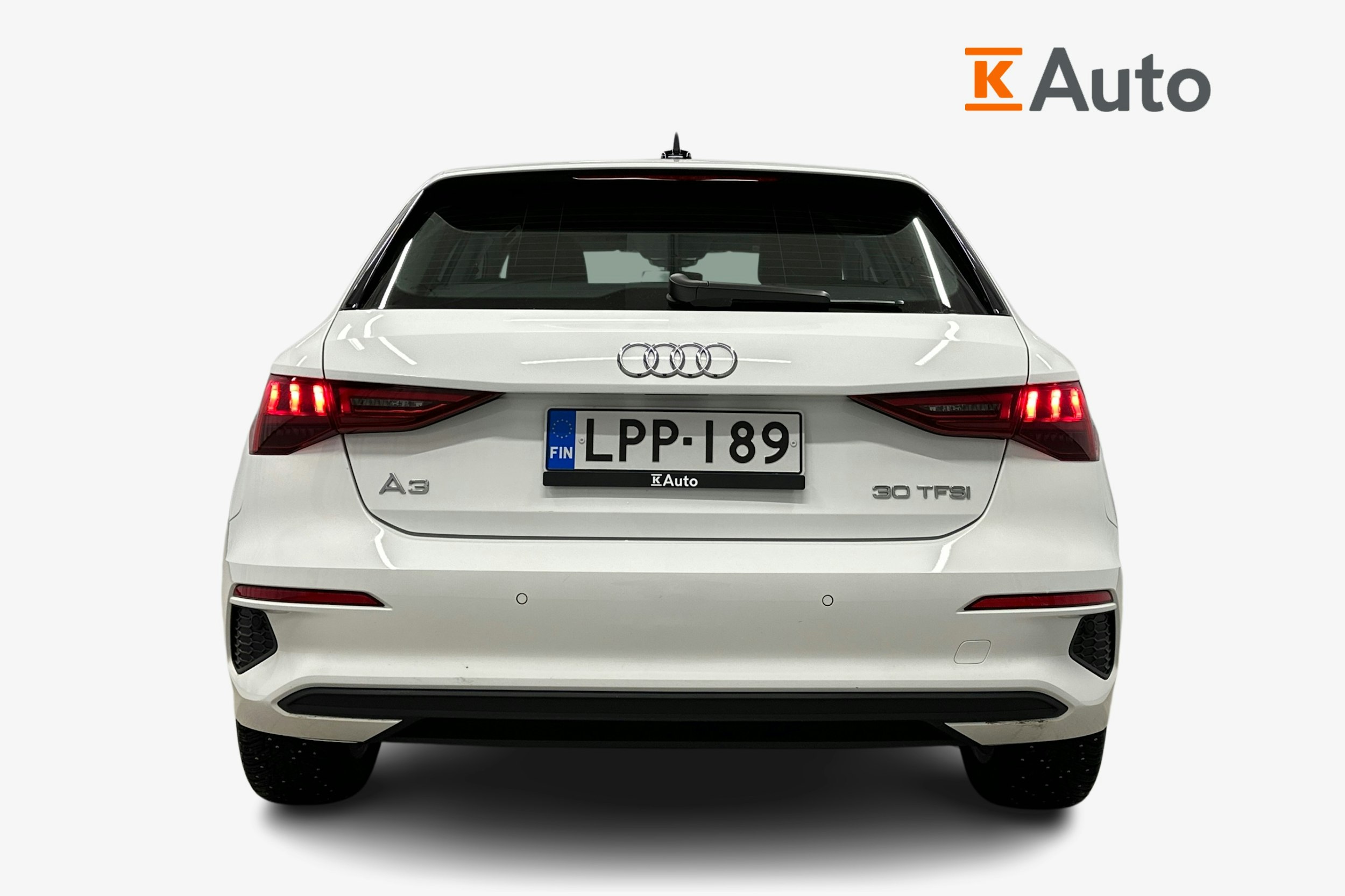 valkoinen Audi A3 2021 kuva 3.