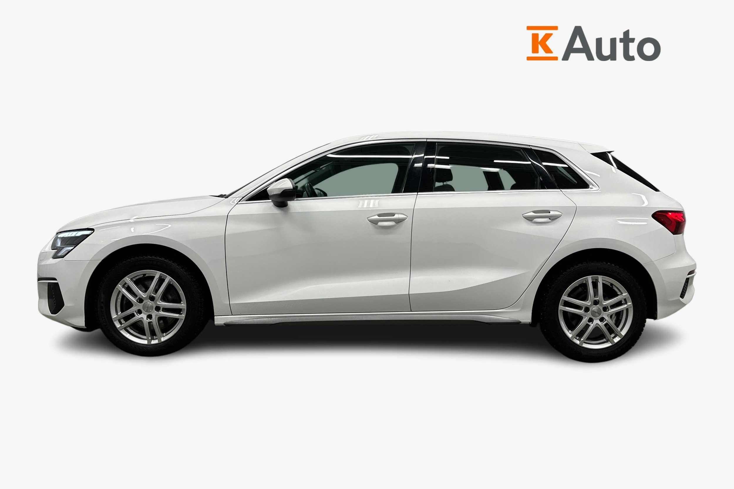 valkoinen Audi A3 2021 kuva 5.