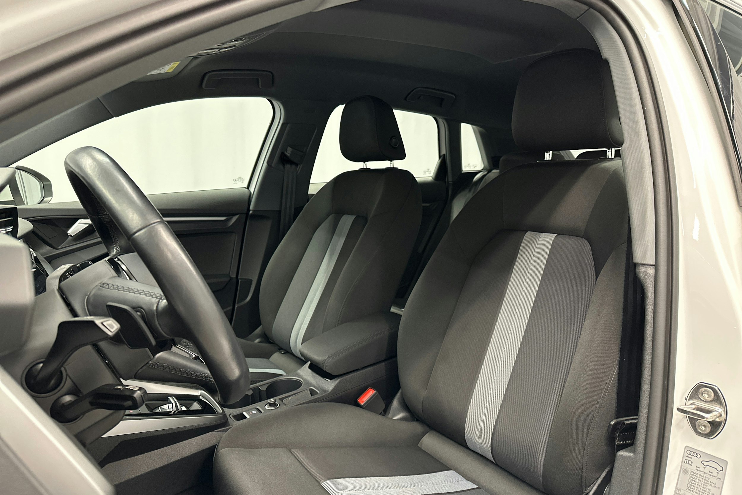 valkoinen Audi A3 2021 kuva 21.