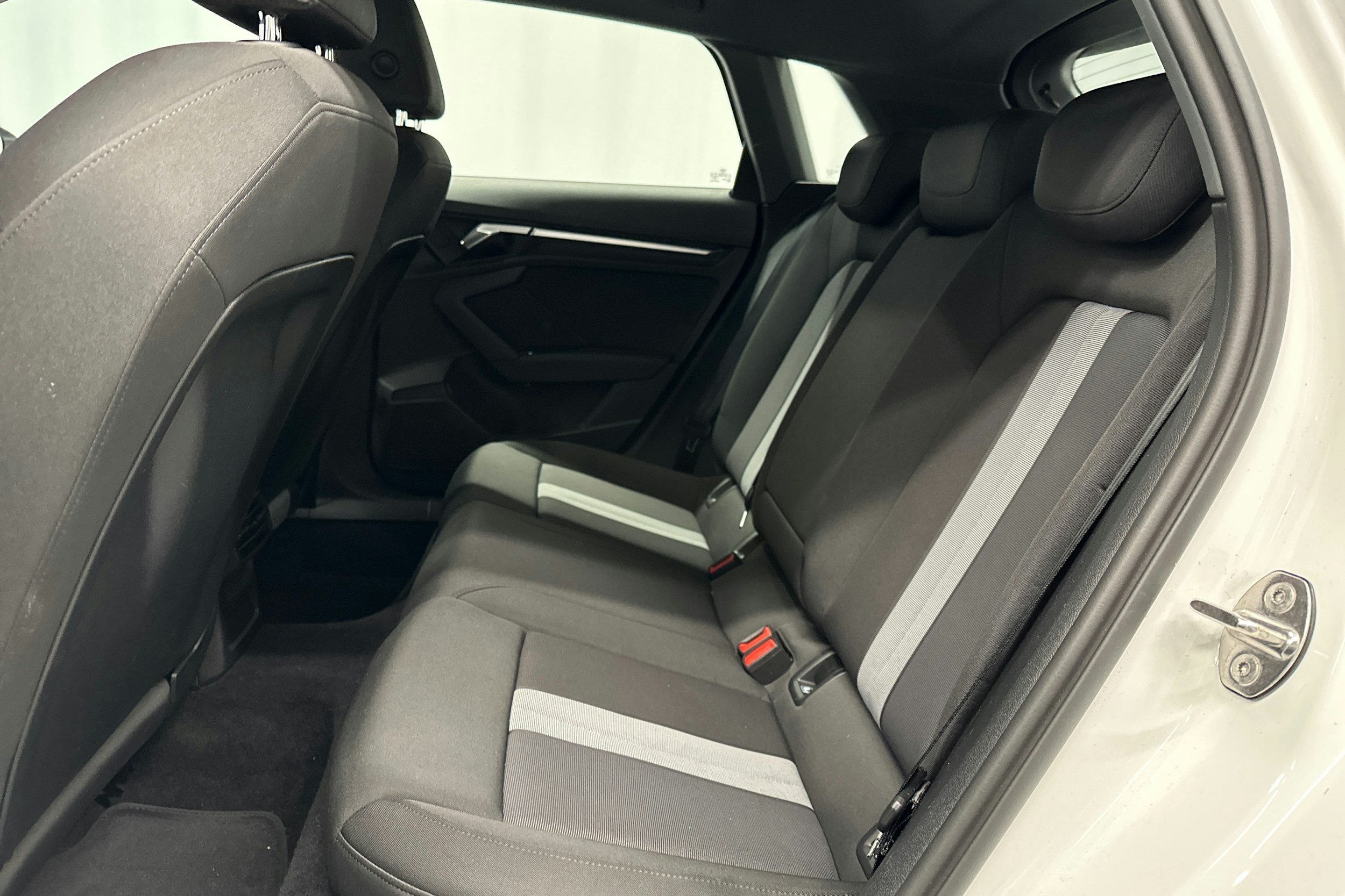 valkoinen Audi A3 2021 kuva 22.