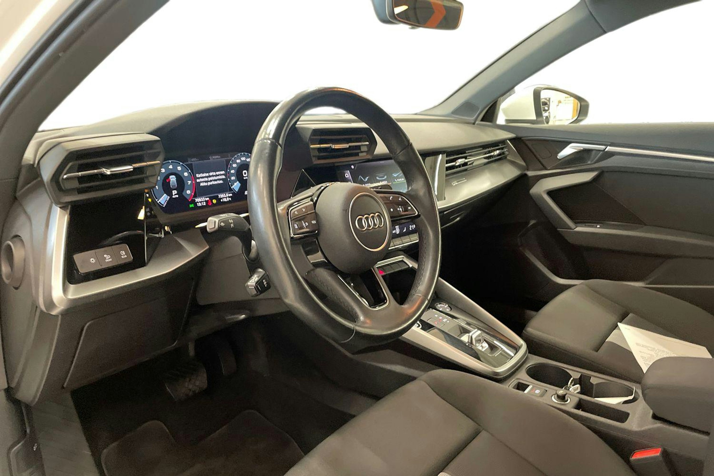 valkoinen Audi A3 2021 kuva 7.