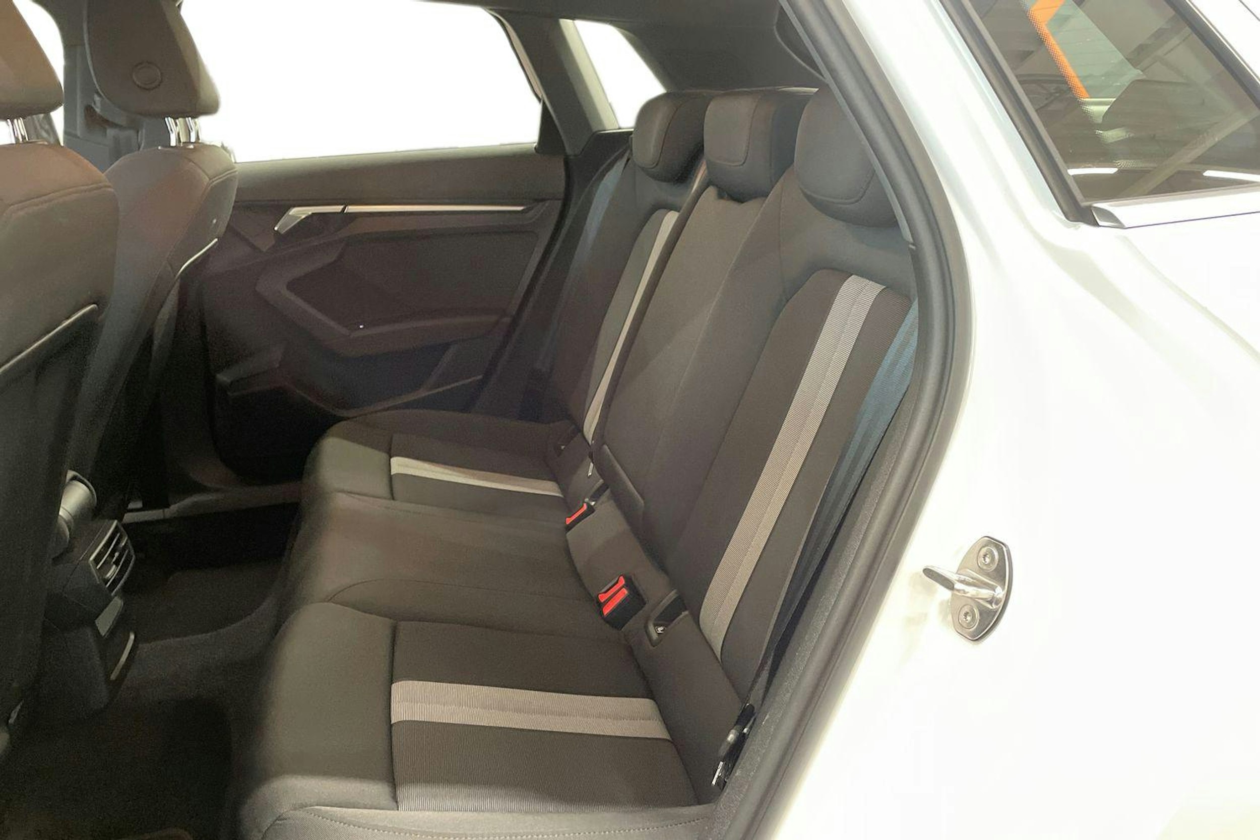 valkoinen Audi A3 2021 kuva 10.