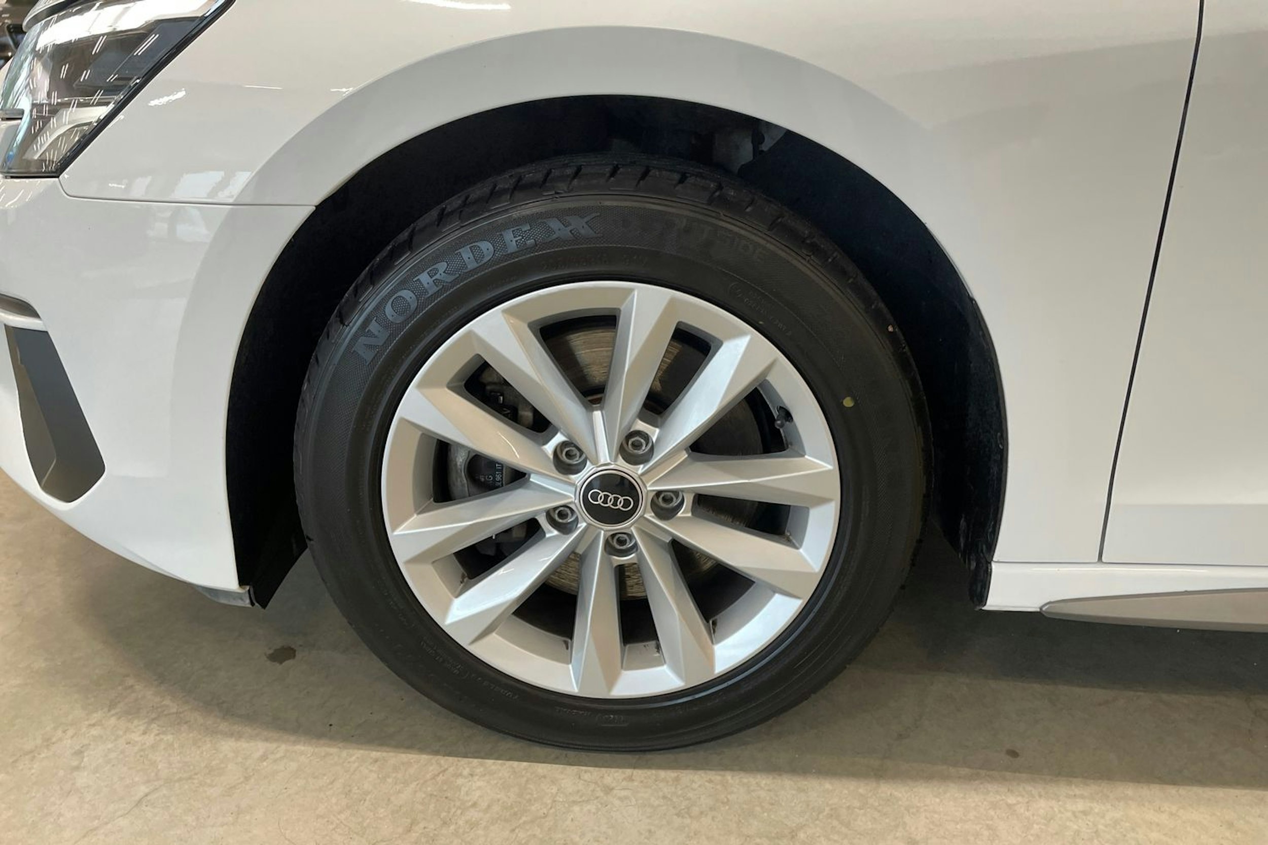 valkoinen Audi A3 2021 kuva 11.