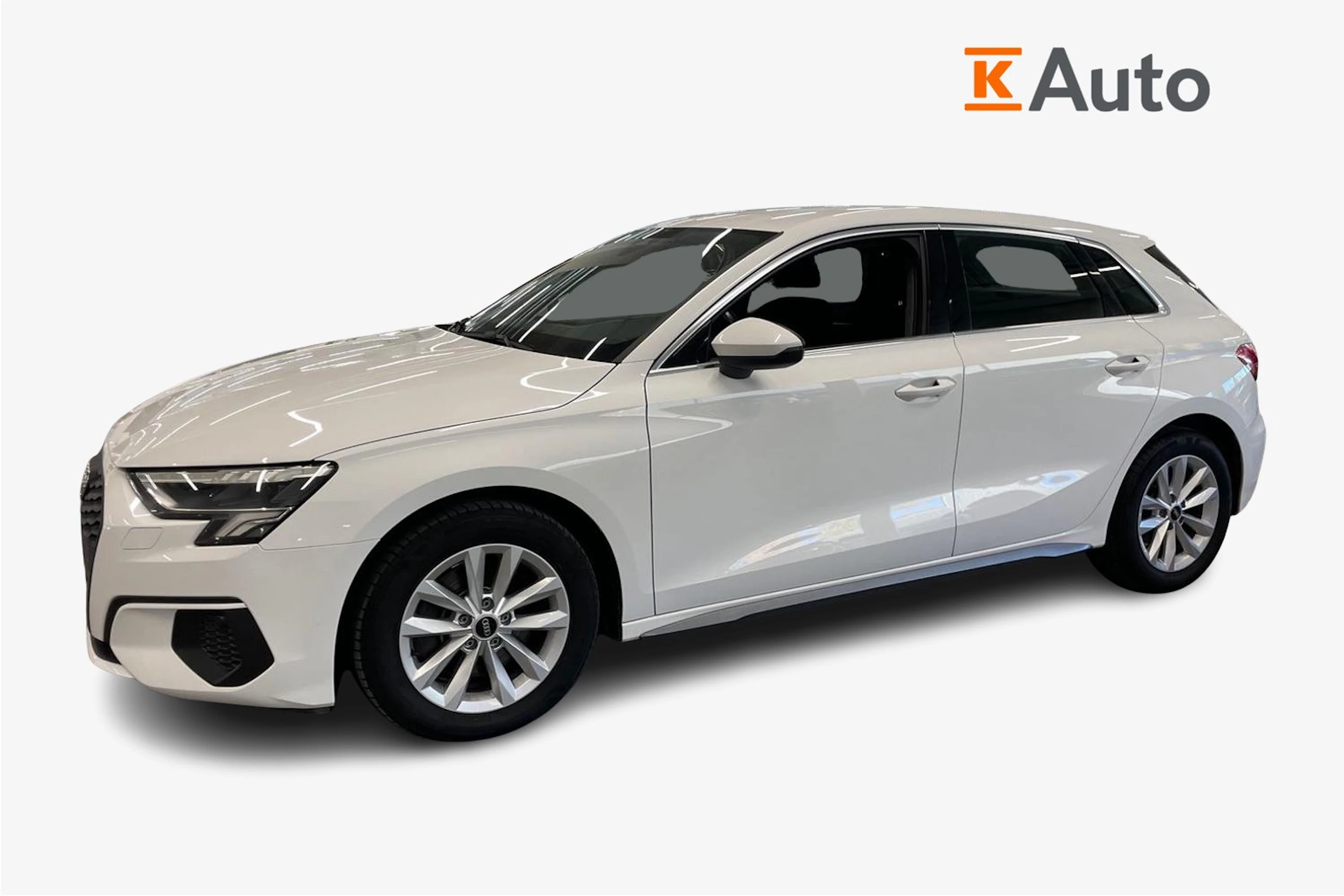 Valkoinen Audi A3 2021 kuva 5.