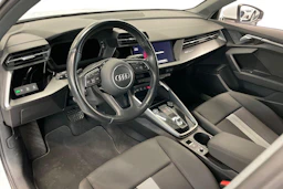 Valkoinen Audi A3 2021 kuva 6.