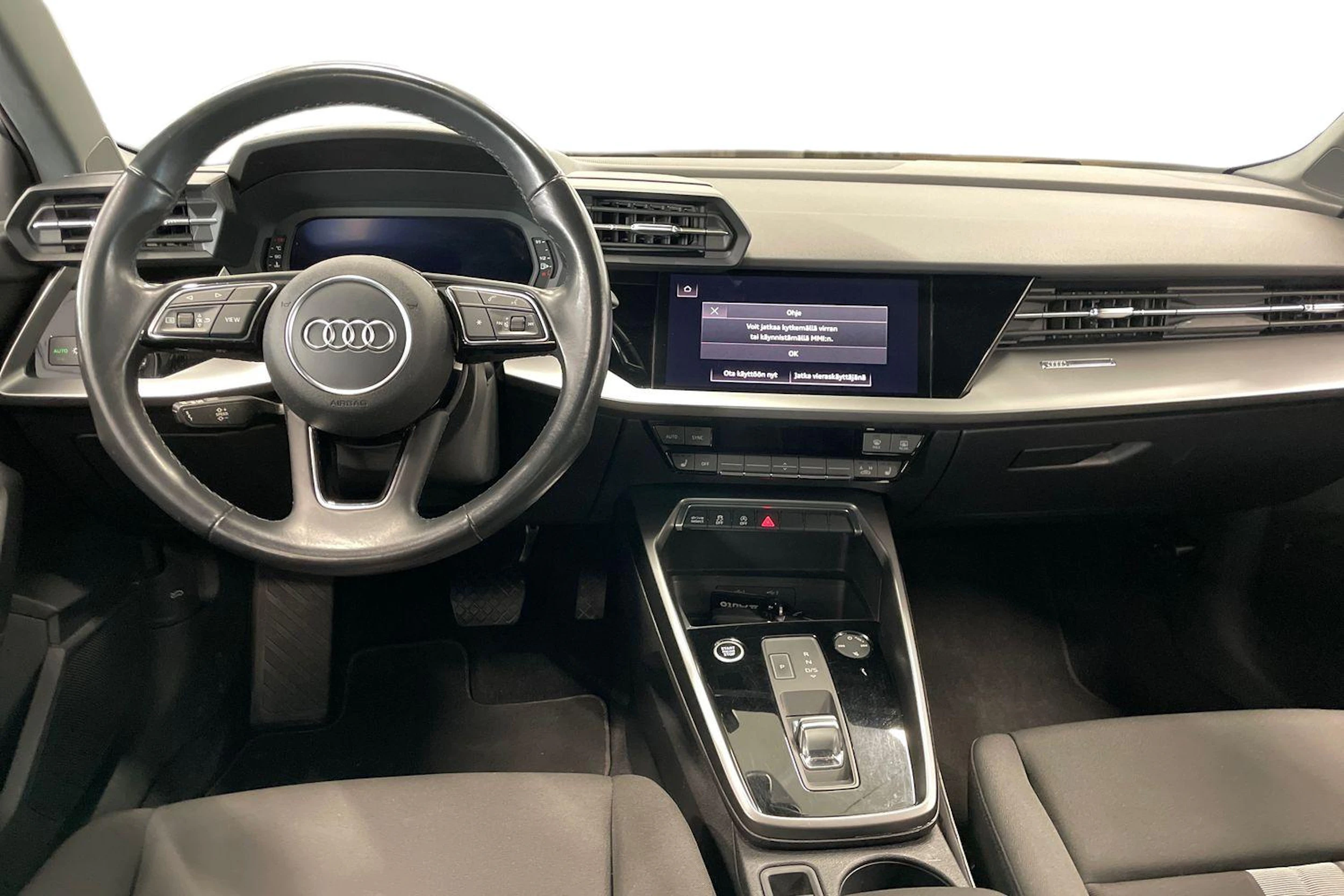 Valkoinen Audi A3 2021 kuva 7.