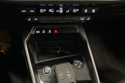 Valkoinen Audi A3 2021 kuva 17.