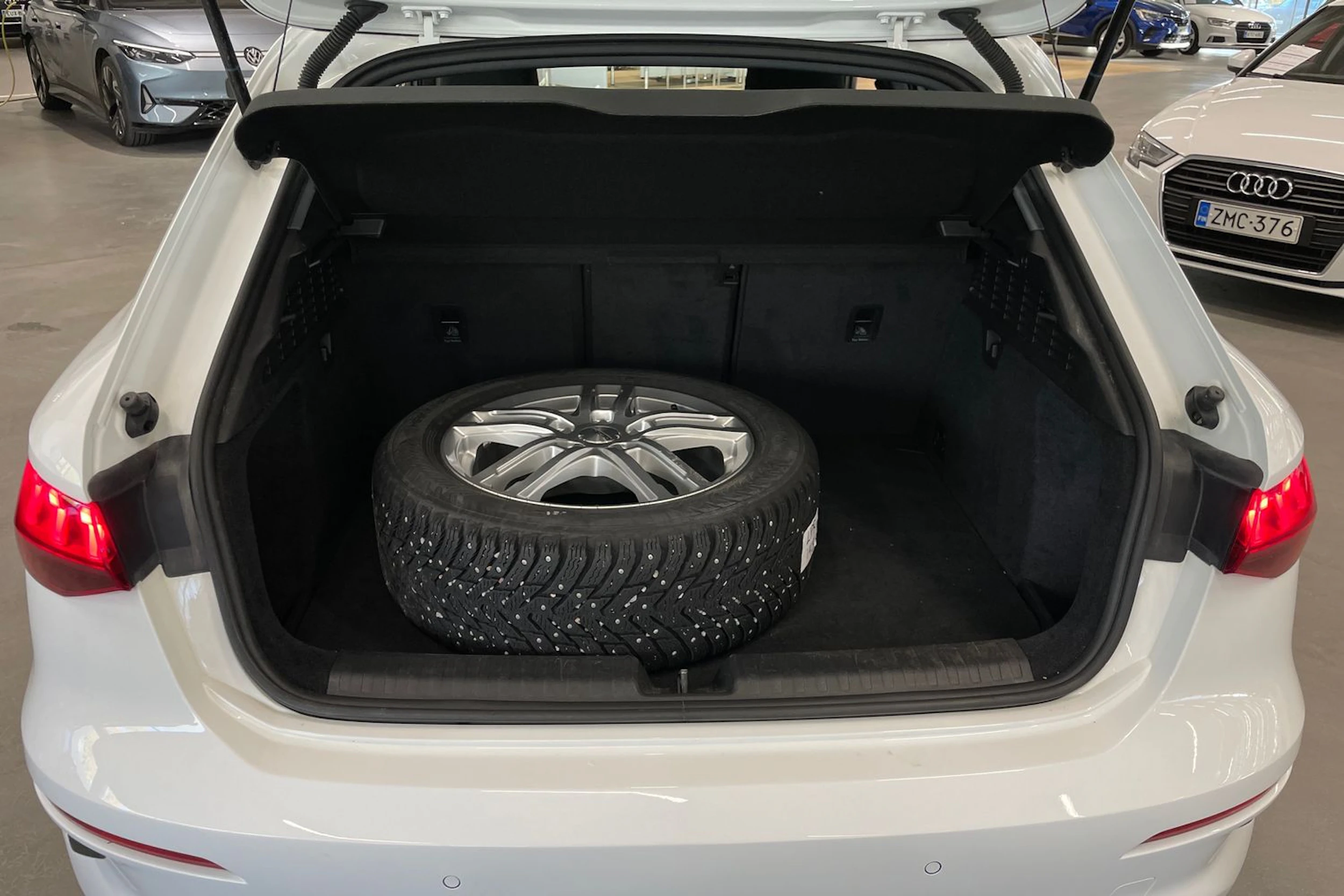 Valkoinen Audi A3 2021 kuva 19.