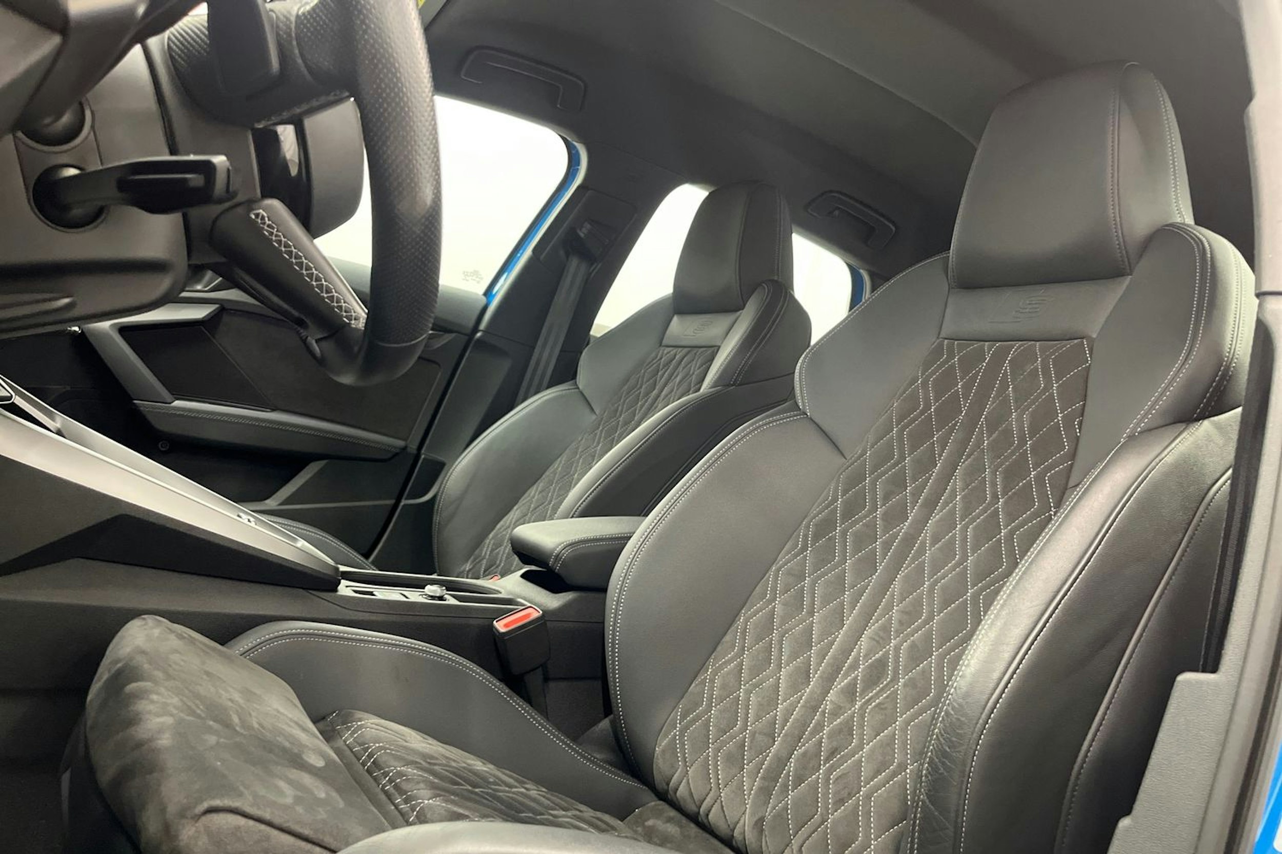 sininen Audi A3 2021 kuva 14.