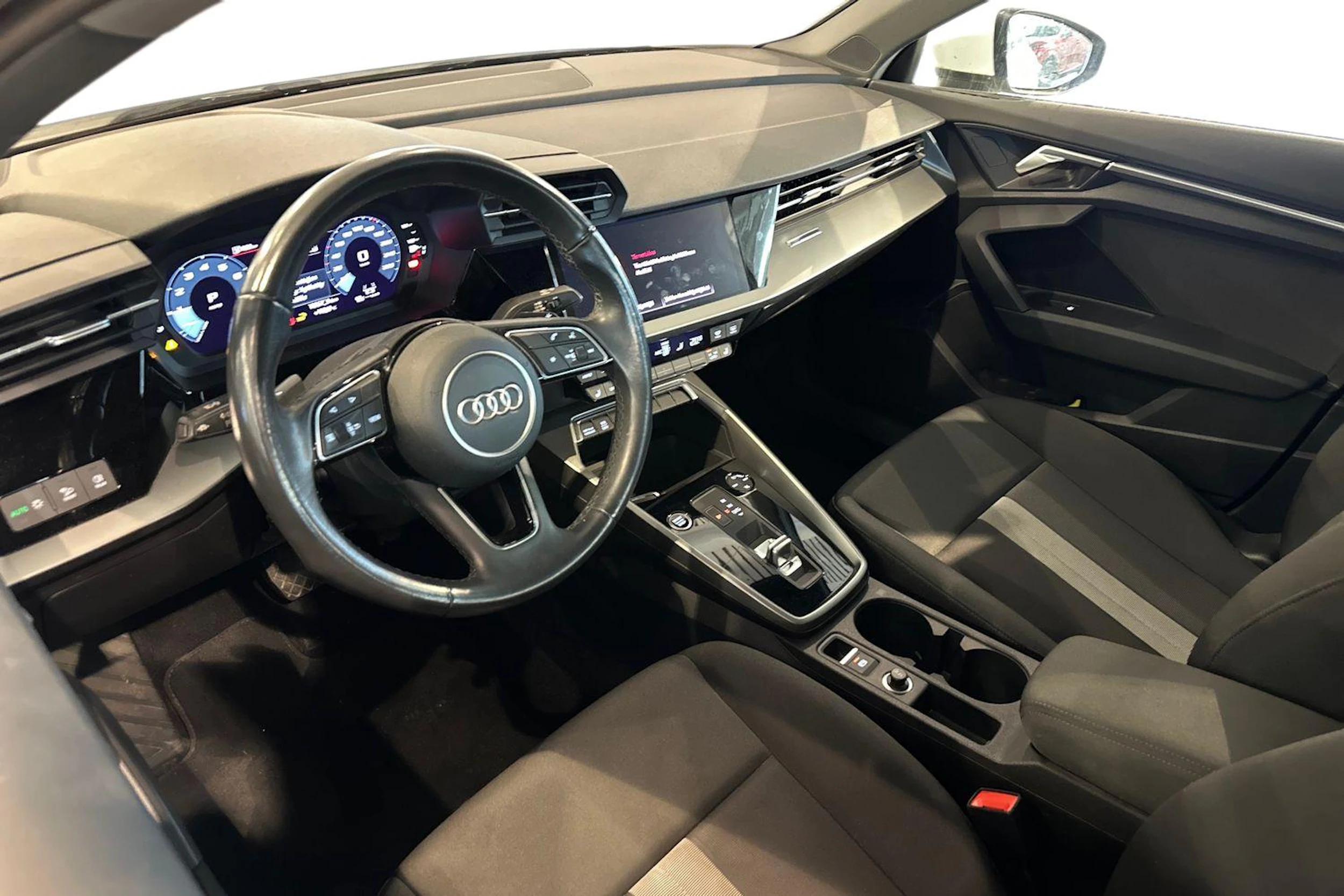 valkoinen Audi A3 2021 kuva 3.