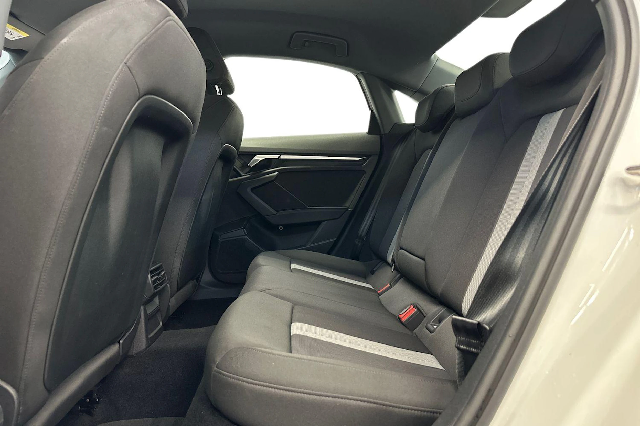 valkoinen Audi A3 2021 kuva 8.
