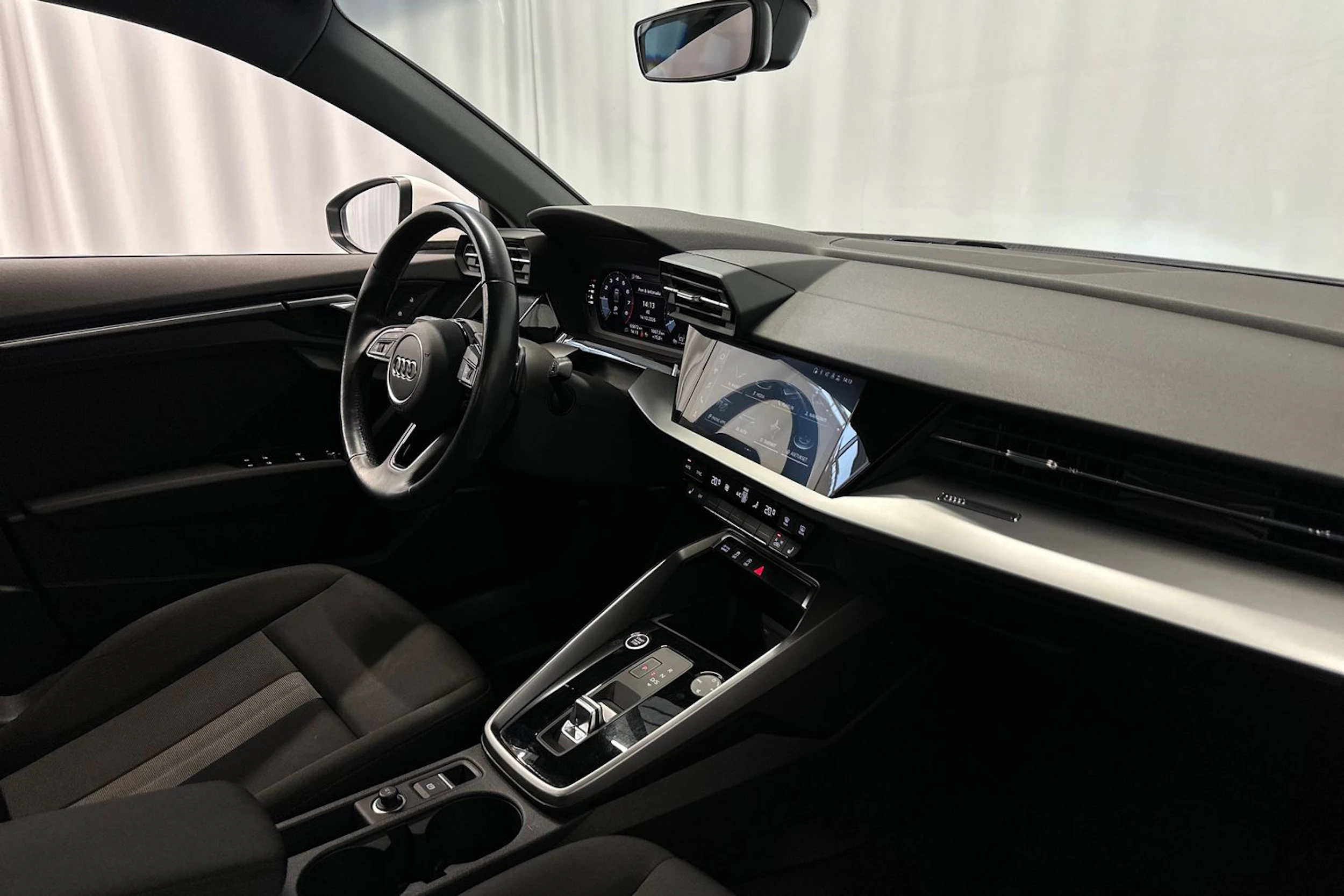 valkoinen Audi A3 2021 kuva 12.