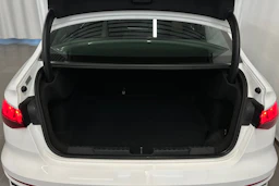 valkoinen Audi A3 2021 kuva 13.