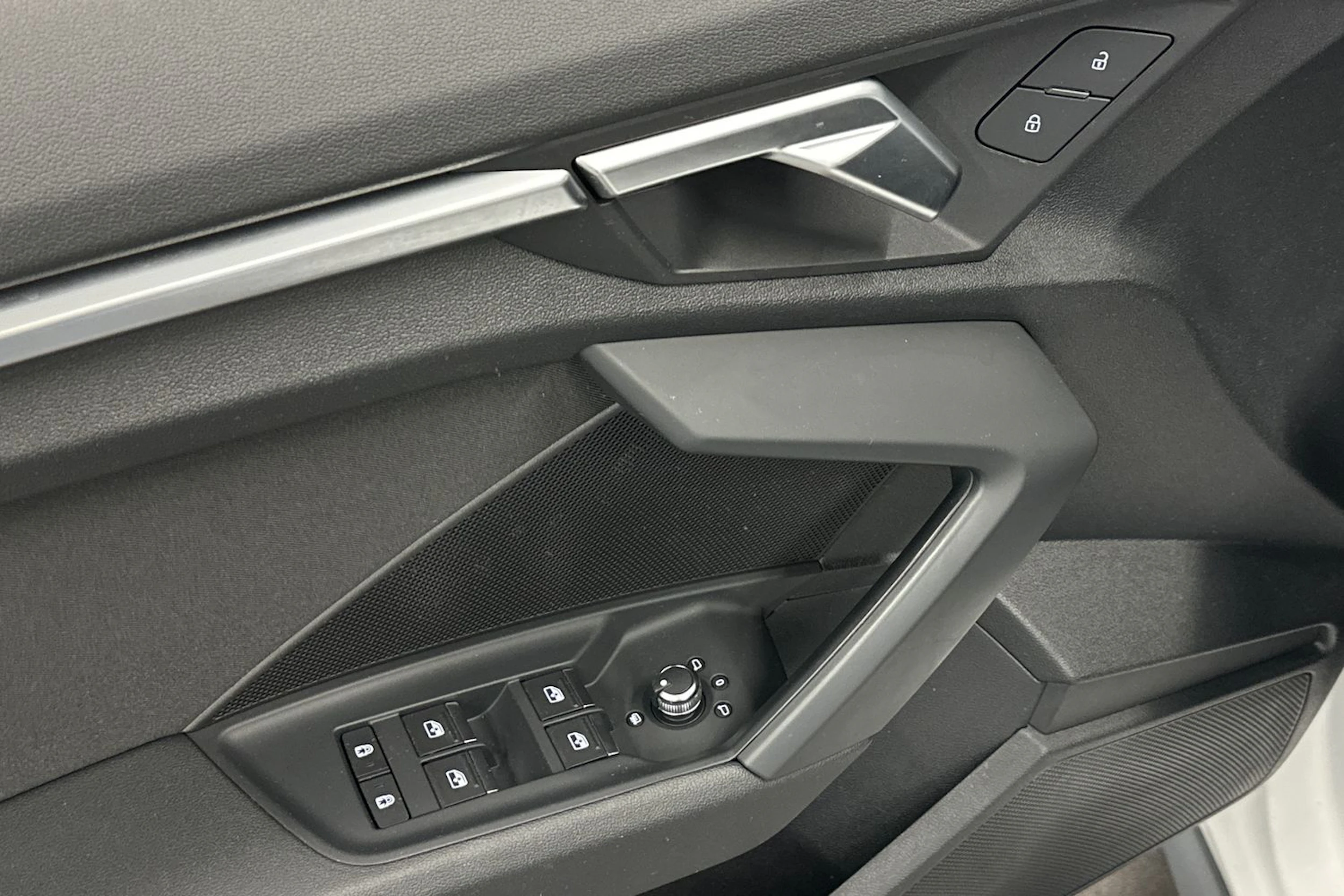 valkoinen Audi A3 2021 kuva 15.