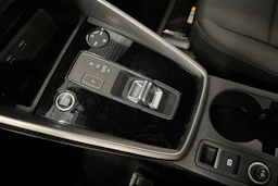 valkoinen Audi A3 2021 kuva 21.