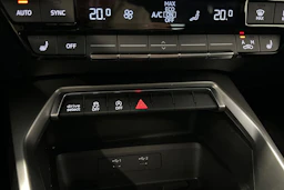valkoinen Audi A3 2021 kuva 22.