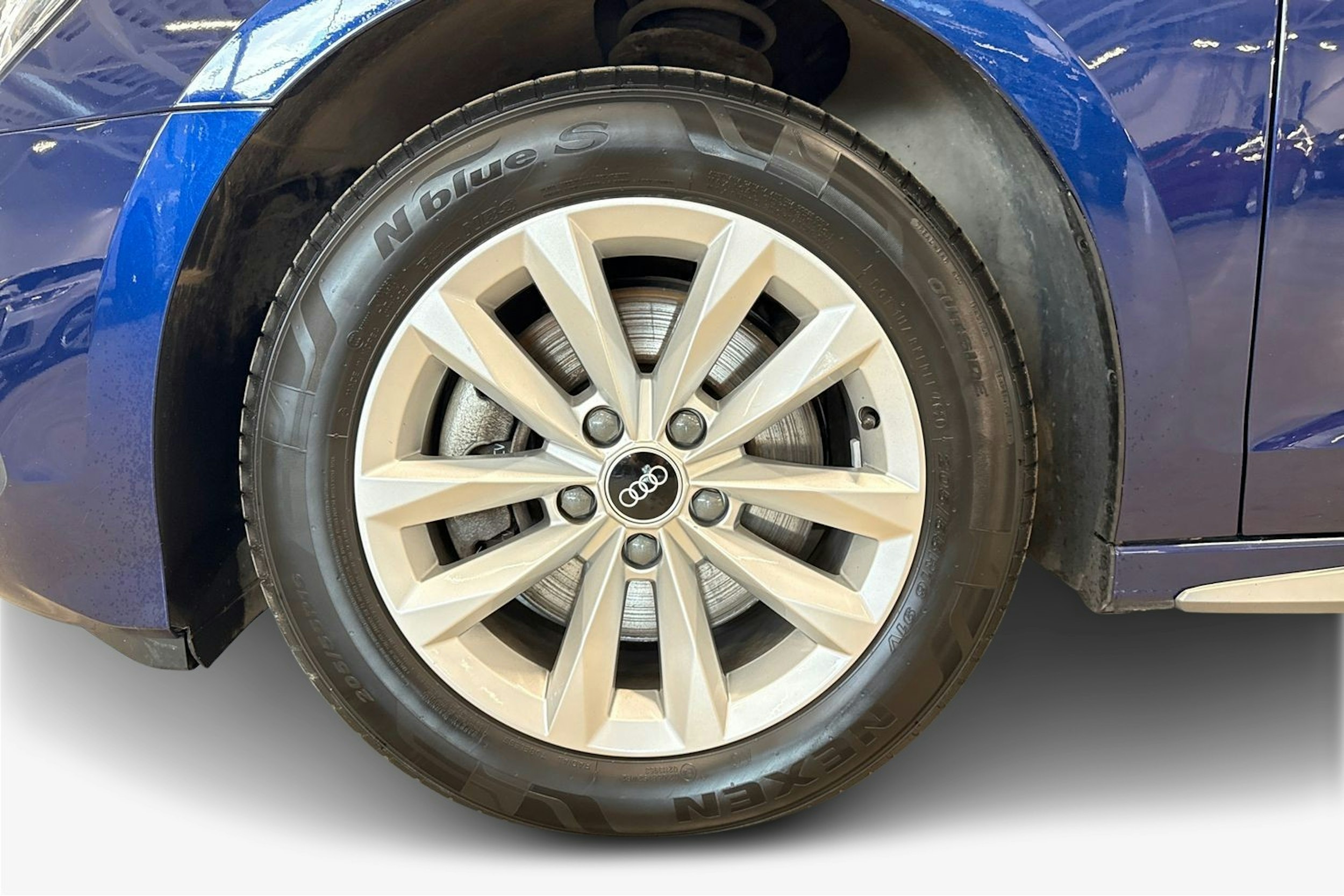 sininen Audi A3 2021 kuva 9.