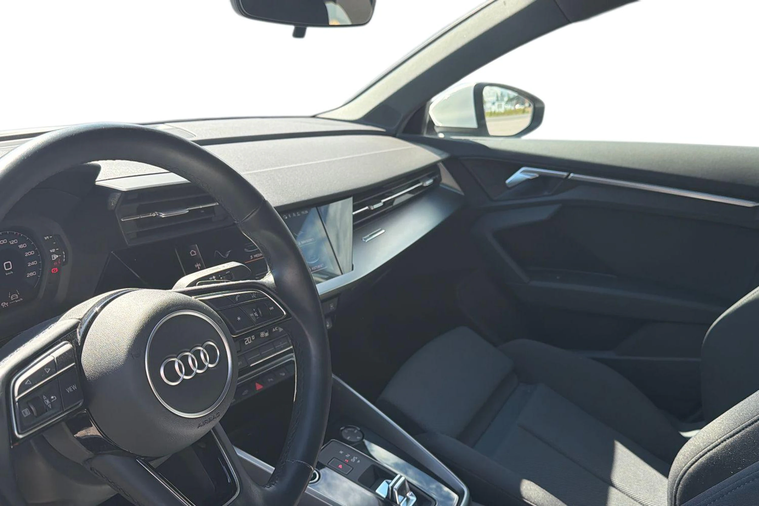 valkoinen Audi A3 2021 kuva 3.
