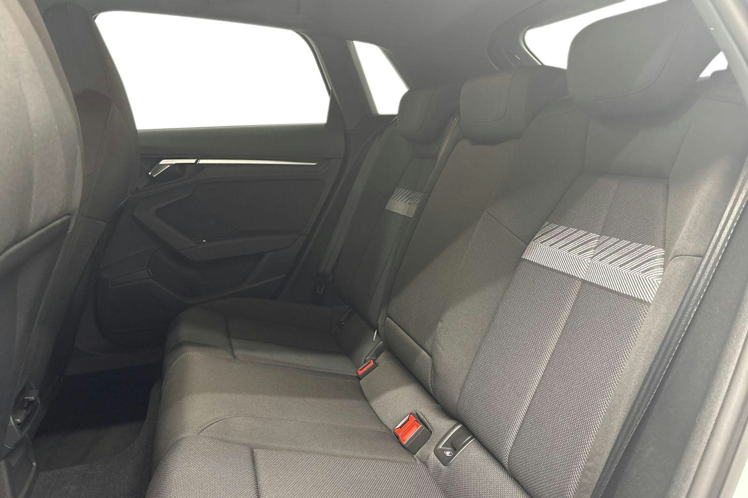 valkoinen Audi A3 2021 kuva 10.