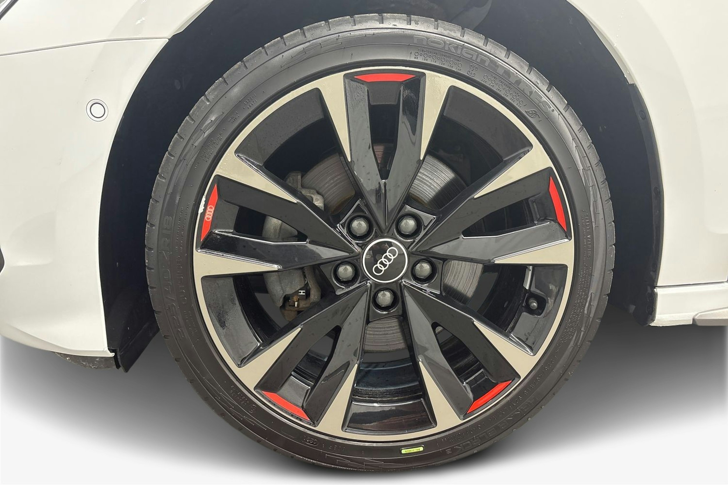 valkoinen Audi A3 2021 kuva 11.