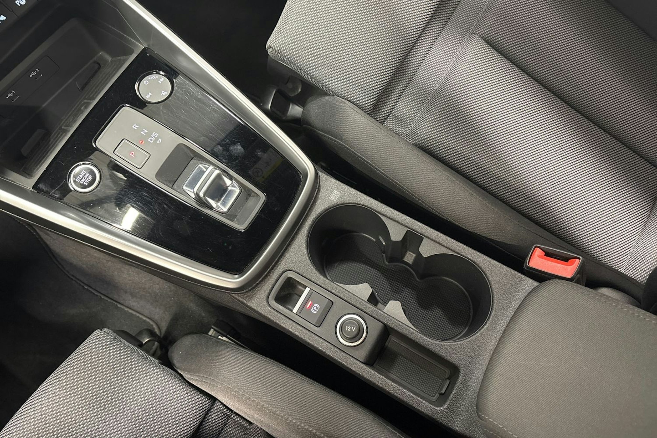 valkoinen Audi A3 2021 kuva 24.