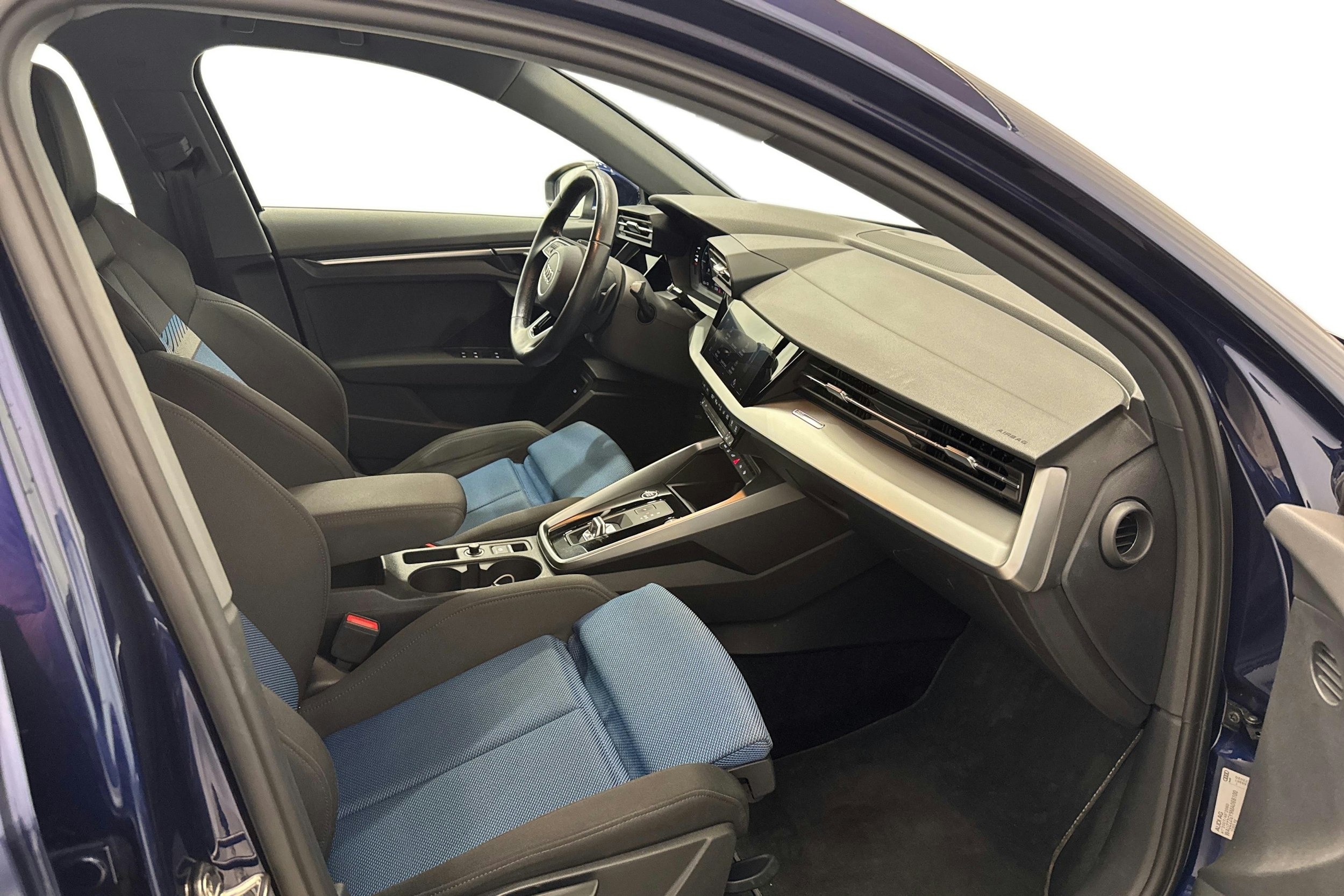 sininen Audi A3 2021 kuva 9.