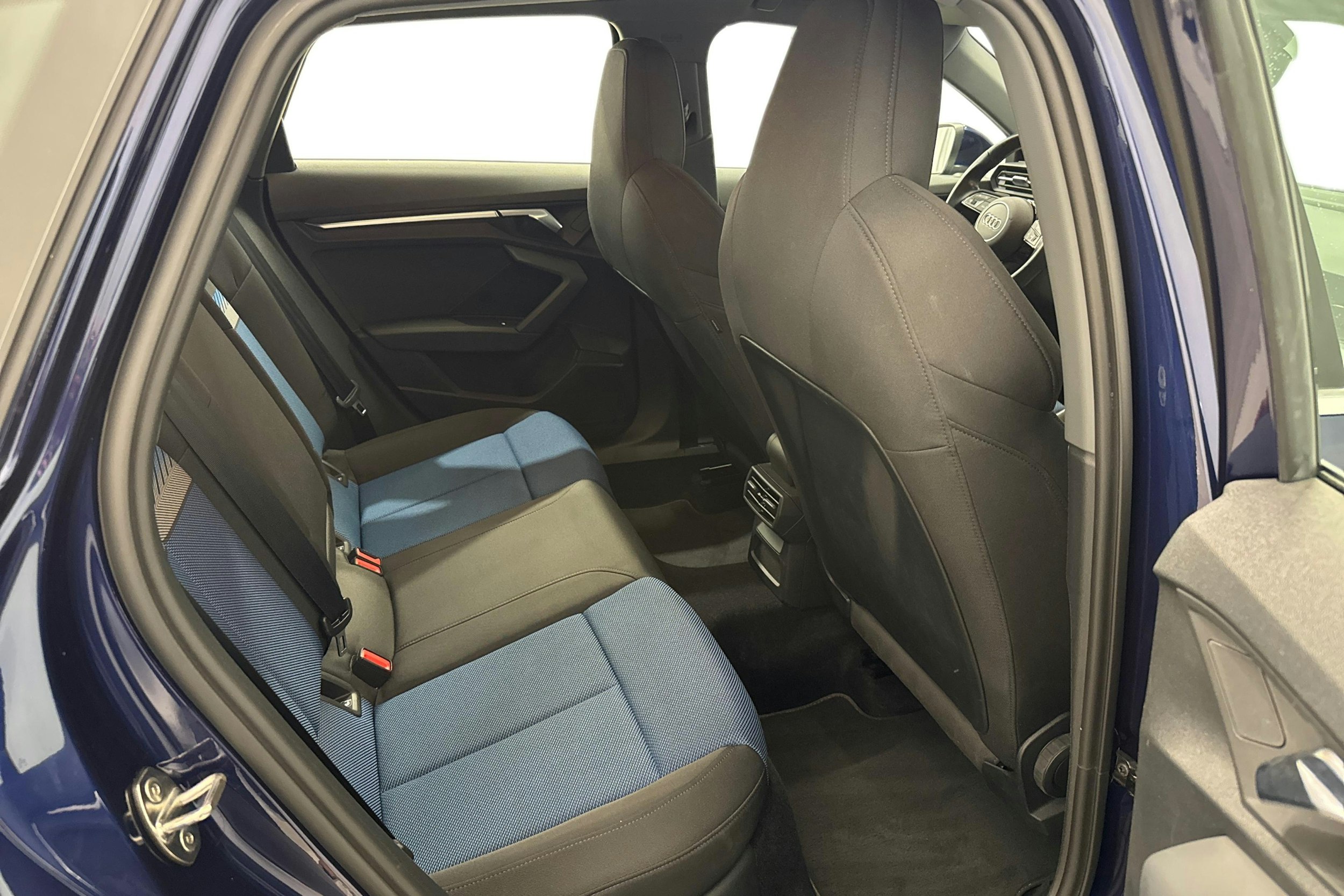 sininen Audi A3 2021 kuva 10.