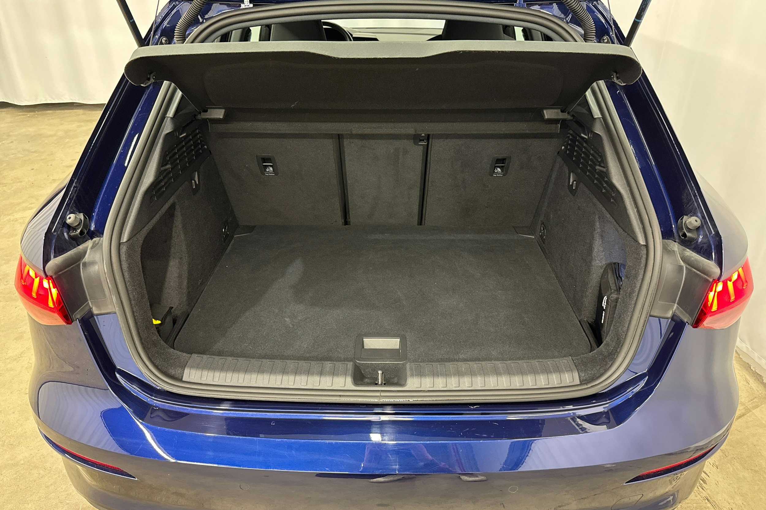 sininen Audi A3 2021 kuva 13.